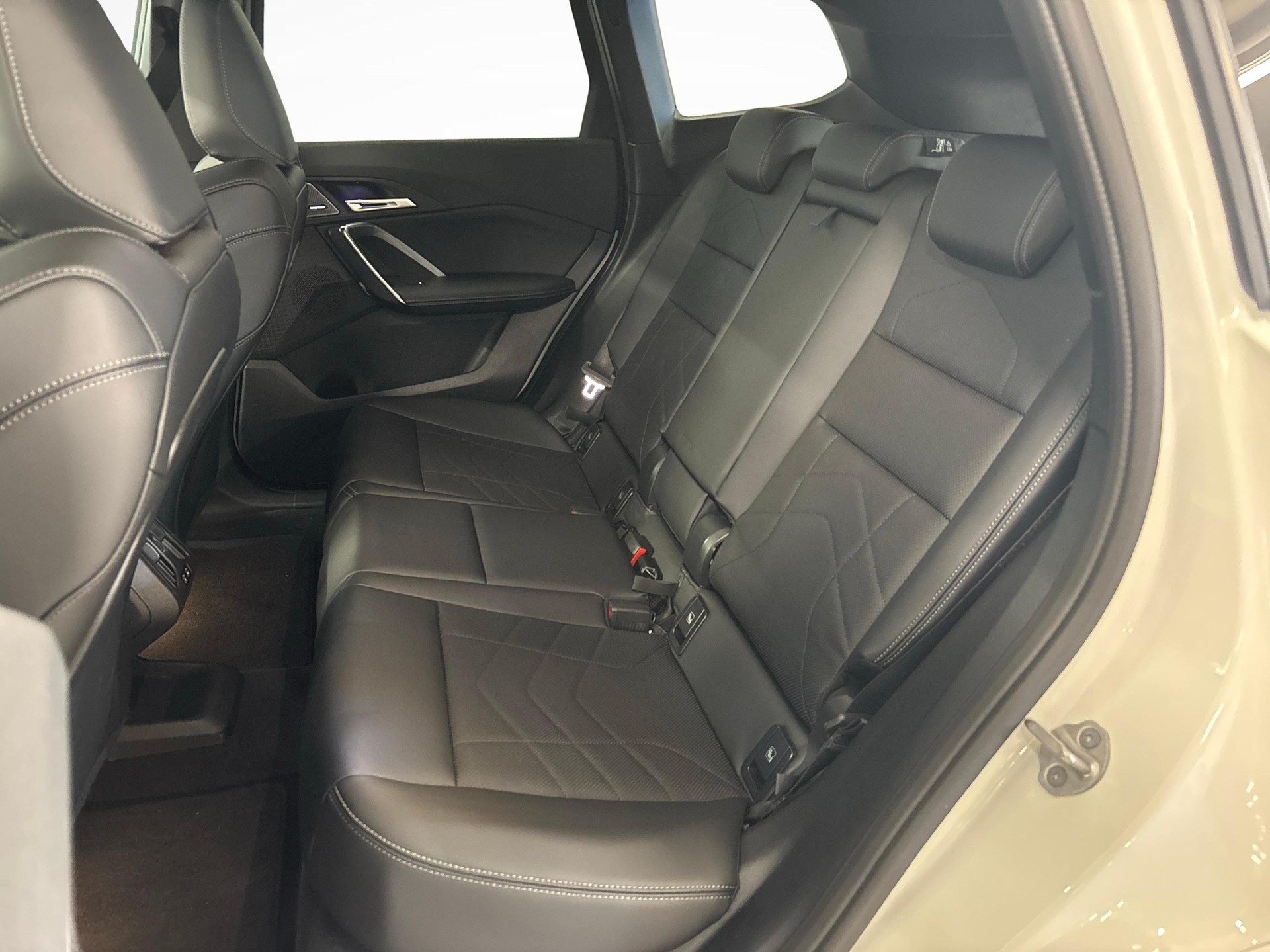BMW X1 30e xDrive paddles M-Sport-image-14