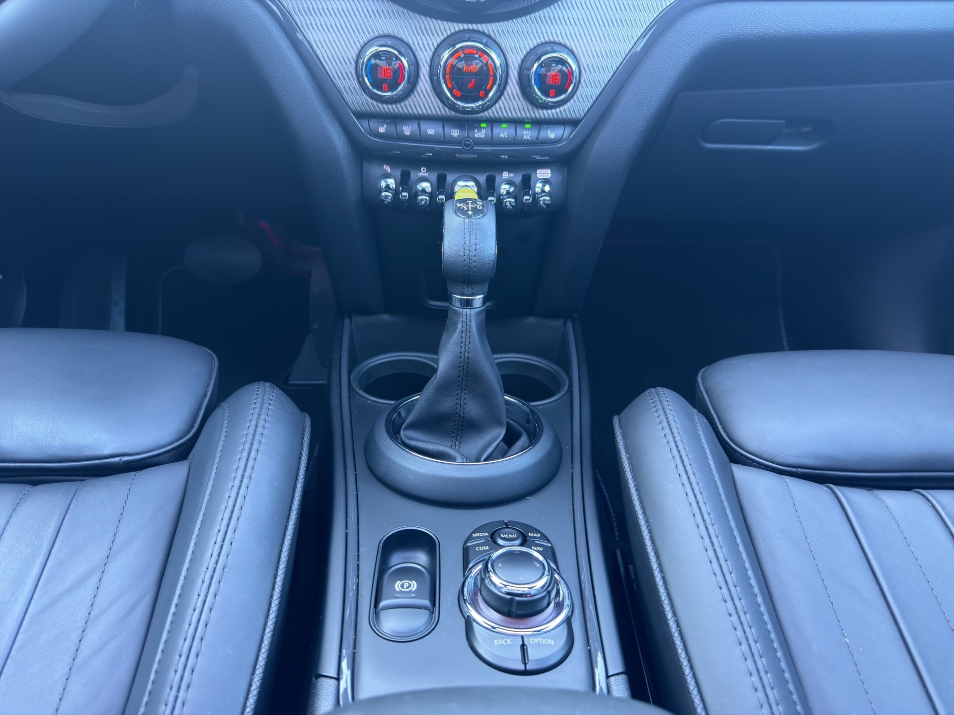 MINI Countryman CooperSE ALL4-image-13