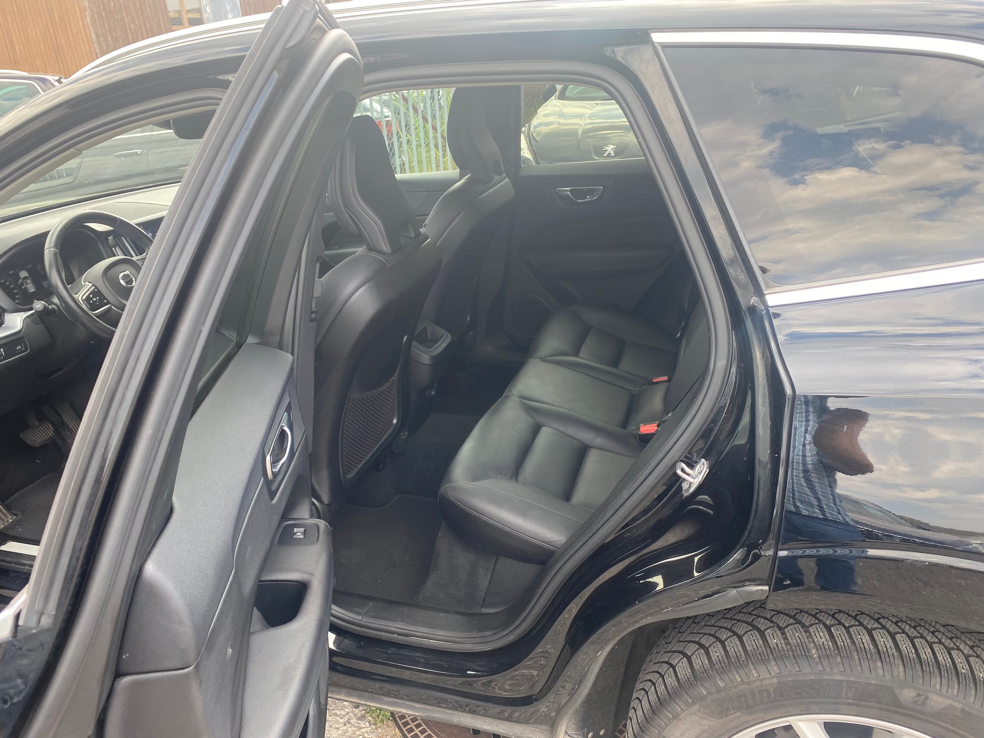 VOLVO XC60 D4 AWD Inscription Geartronic-image-8