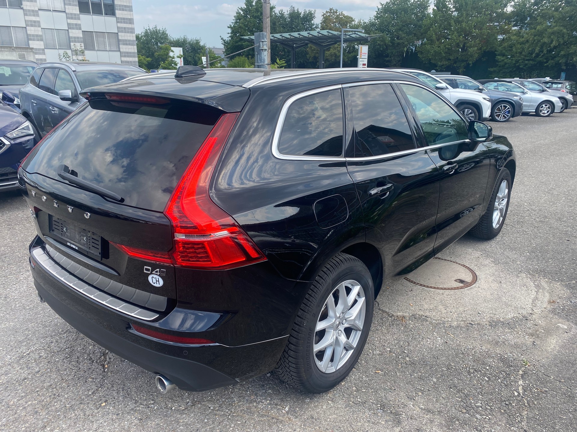 VOLVO XC60 D4 AWD Inscription Geartronic-image-4