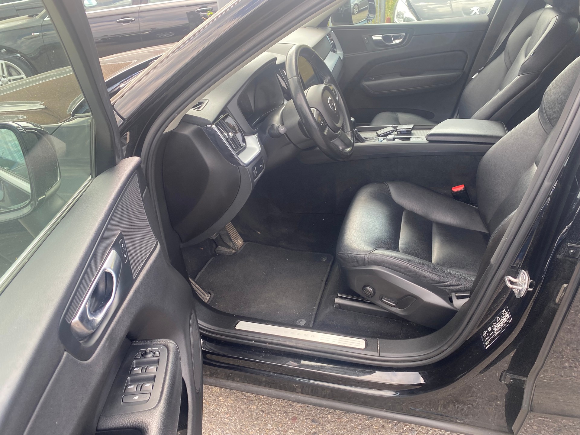 VOLVO XC60 D4 AWD Inscription Geartronic-image-6