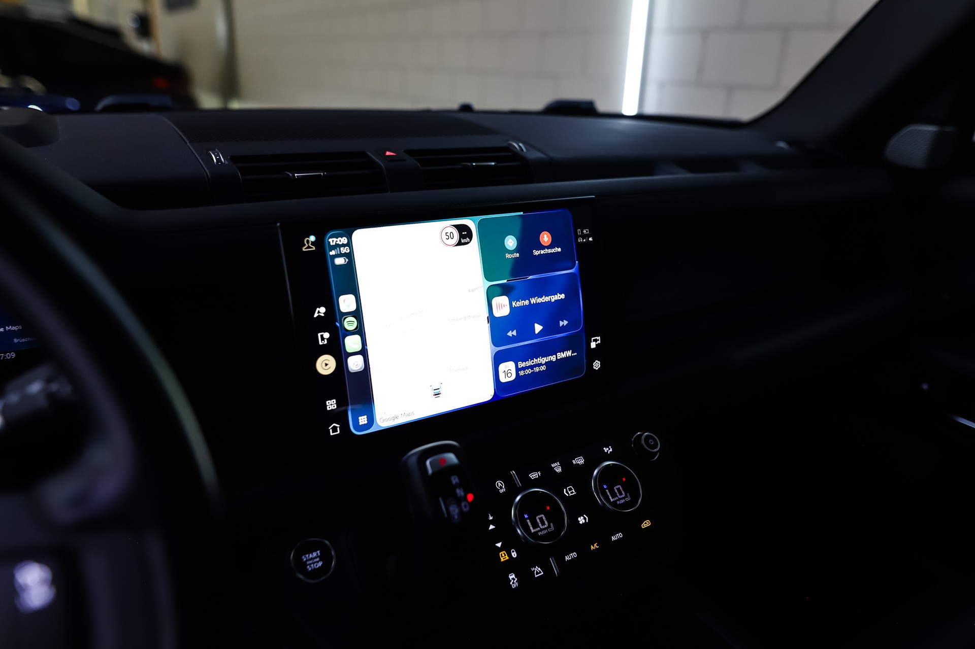 LAND ROVER Defender 130 3.0 D I6 300 X-Dynamic HSE AWD AT8-image-9