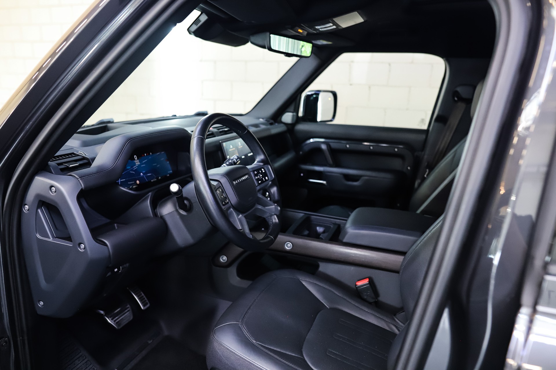 LAND ROVER Defender 130 3.0 D I6 300 X-Dynamic HSE AWD AT8-image-7