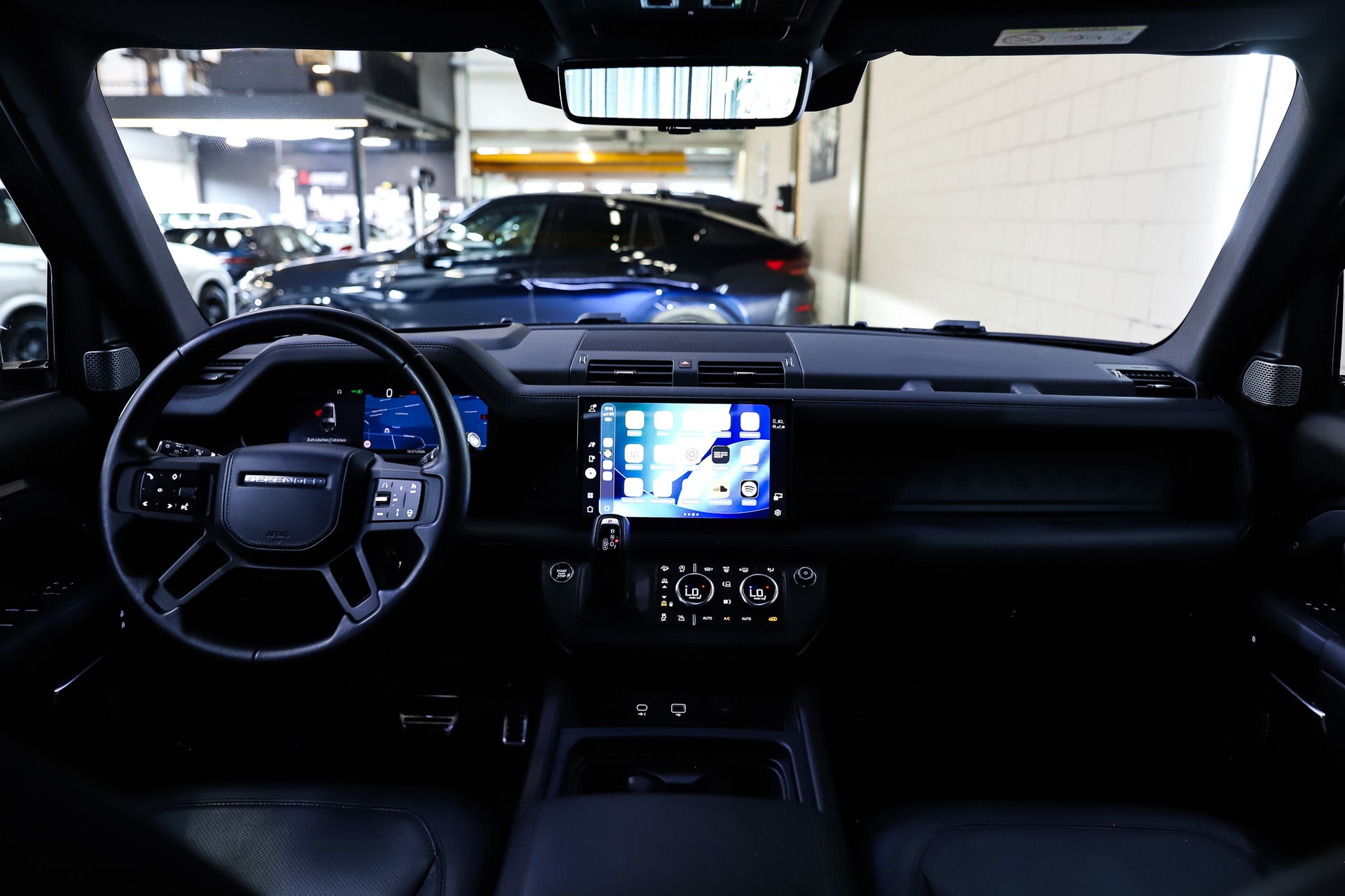 LAND ROVER Defender 130 3.0 D I6 300 X-Dynamic HSE AWD AT8-image-21