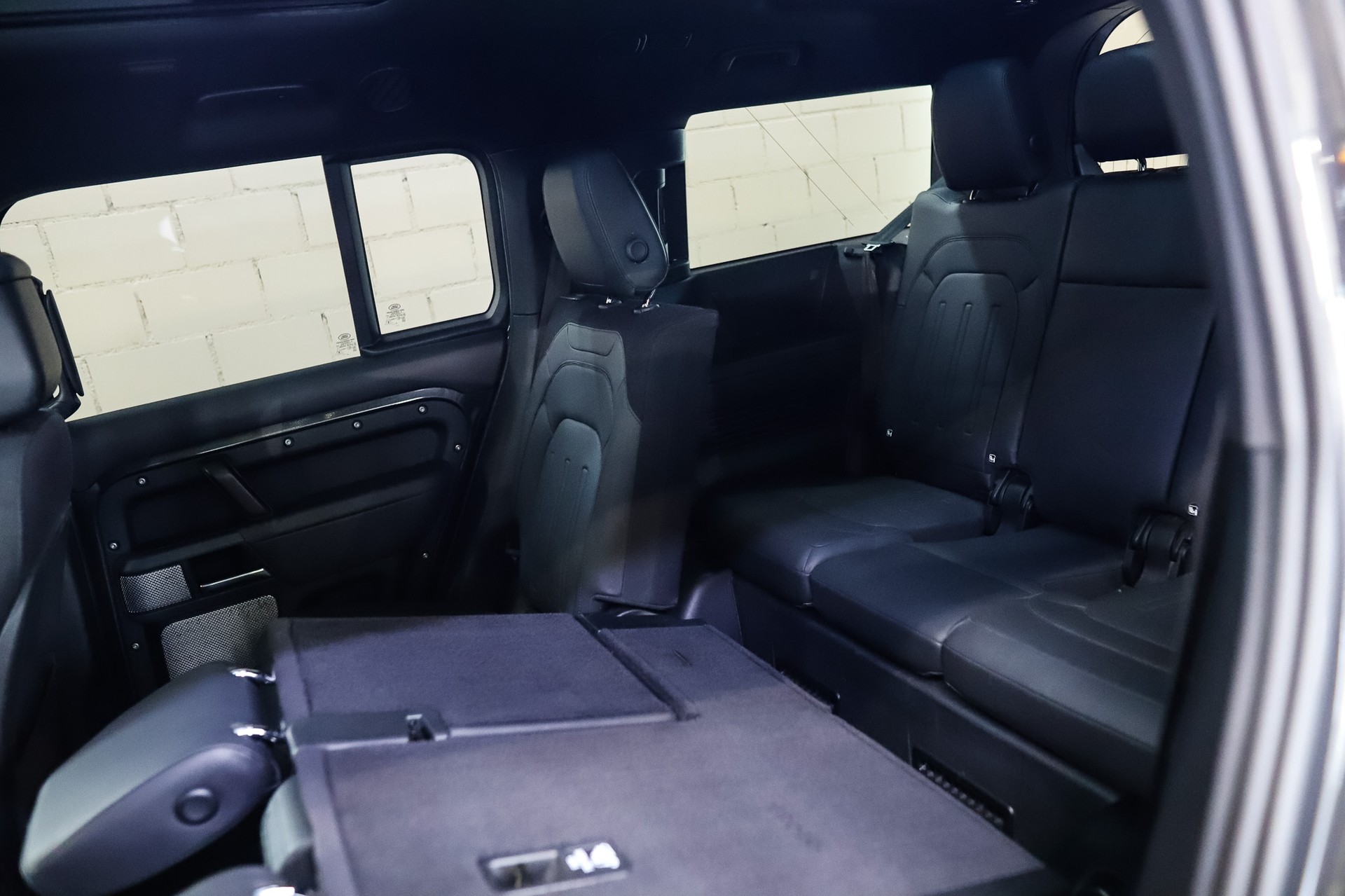 LAND ROVER Defender 130 3.0 D I6 300 X-Dynamic HSE AWD AT8-image-20