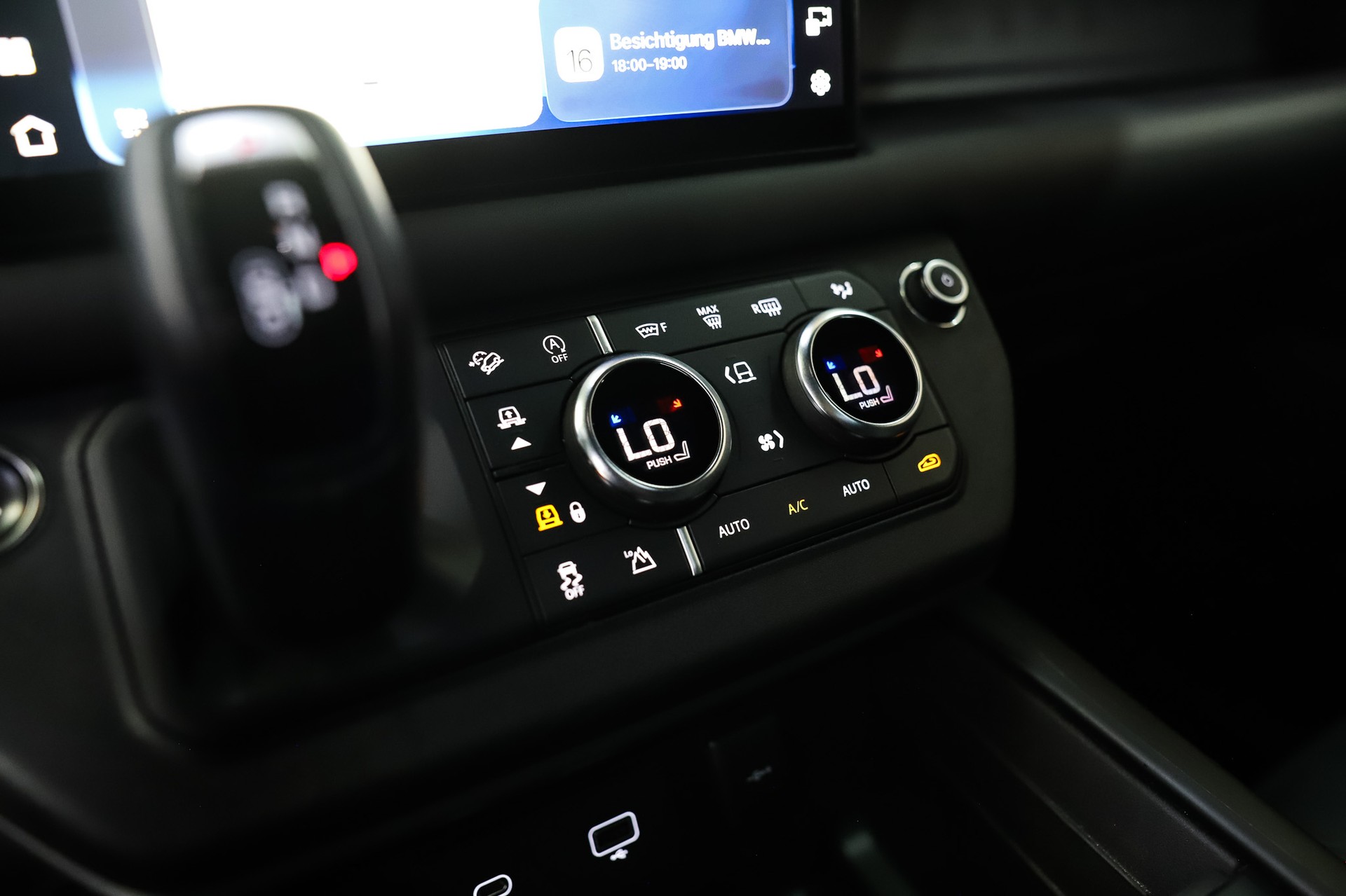 LAND ROVER Defender 130 3.0 D I6 300 X-Dynamic HSE AWD AT8-image-10