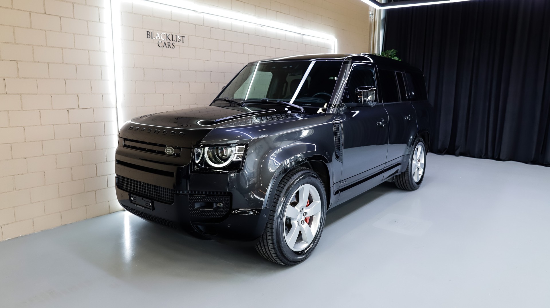 LAND ROVER Defender 130 3.0 D I6 300 X-Dynamic HSE AWD AT8-image-1