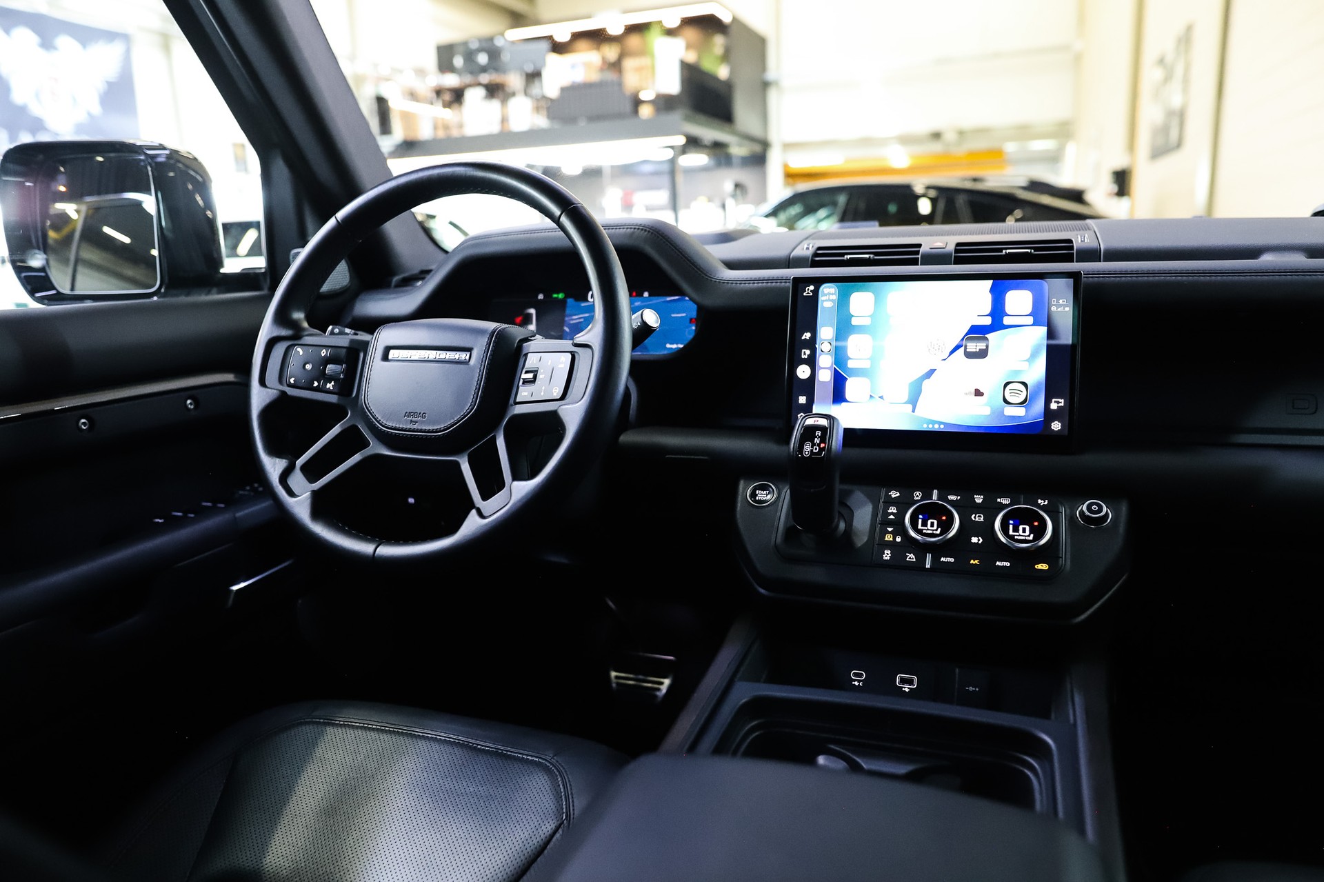 LAND ROVER Defender 130 3.0 D I6 300 X-Dynamic HSE AWD AT8-image-22