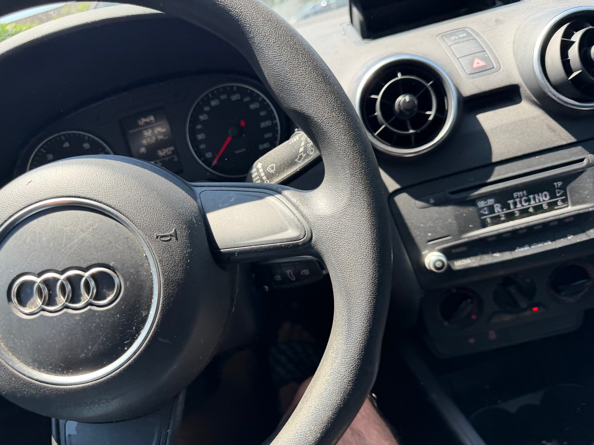 AUDI A1 Sportback 1.2 TFSI Attraction-image-9