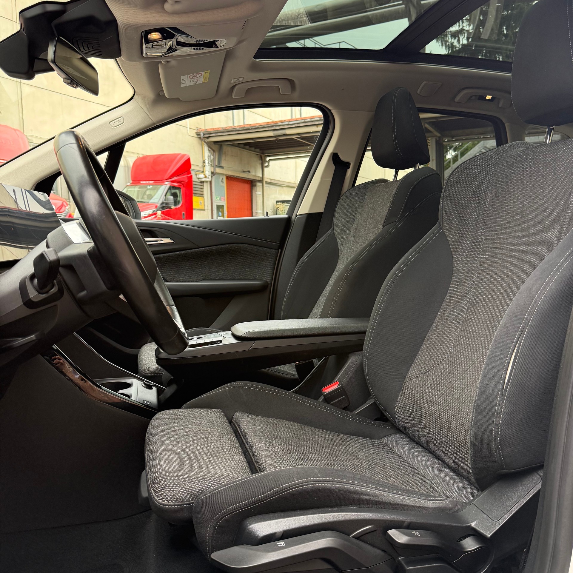 BMW 223d Active Tourer xDrive DKG Swiss-image-11