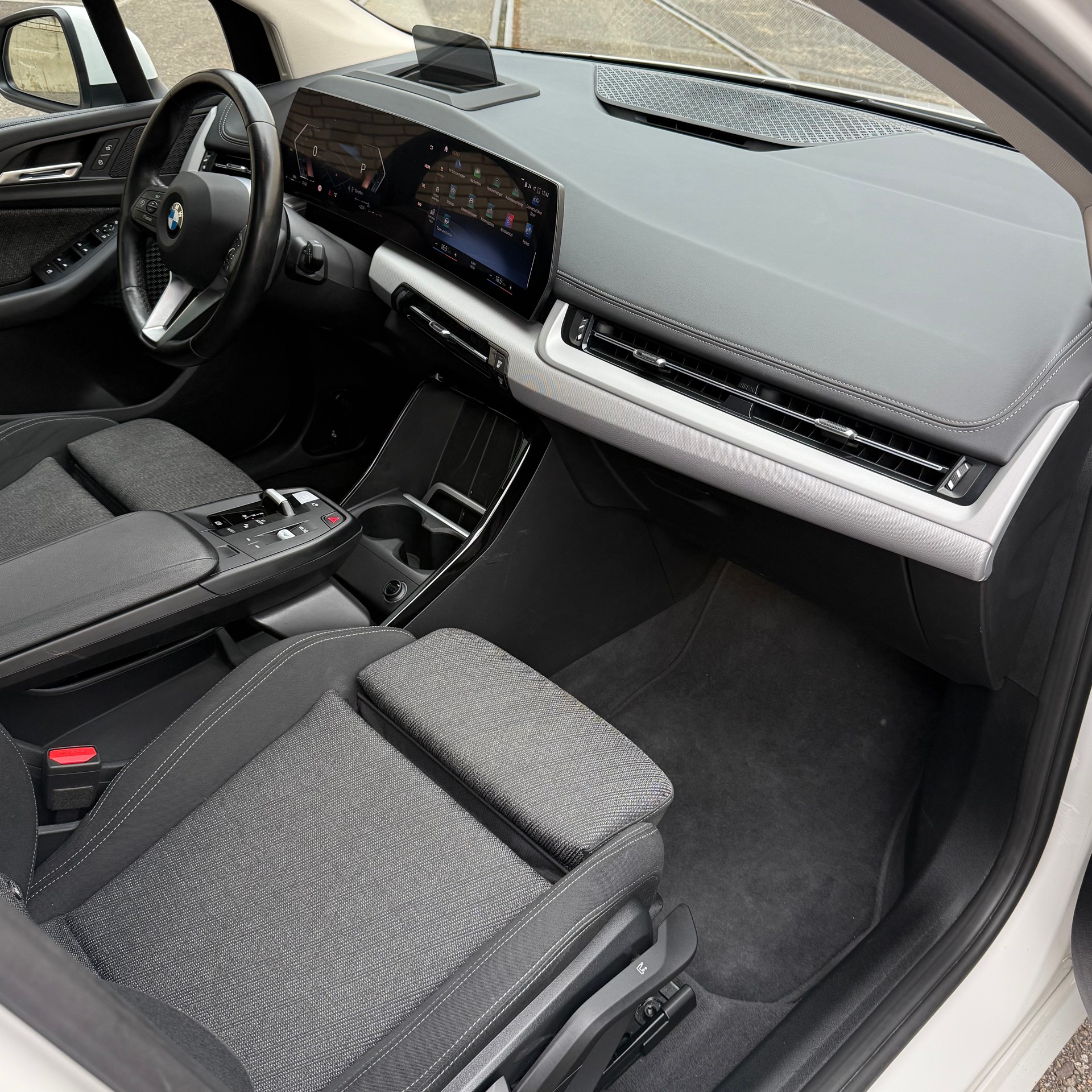 BMW 223d Active Tourer xDrive DKG Swiss-image-13