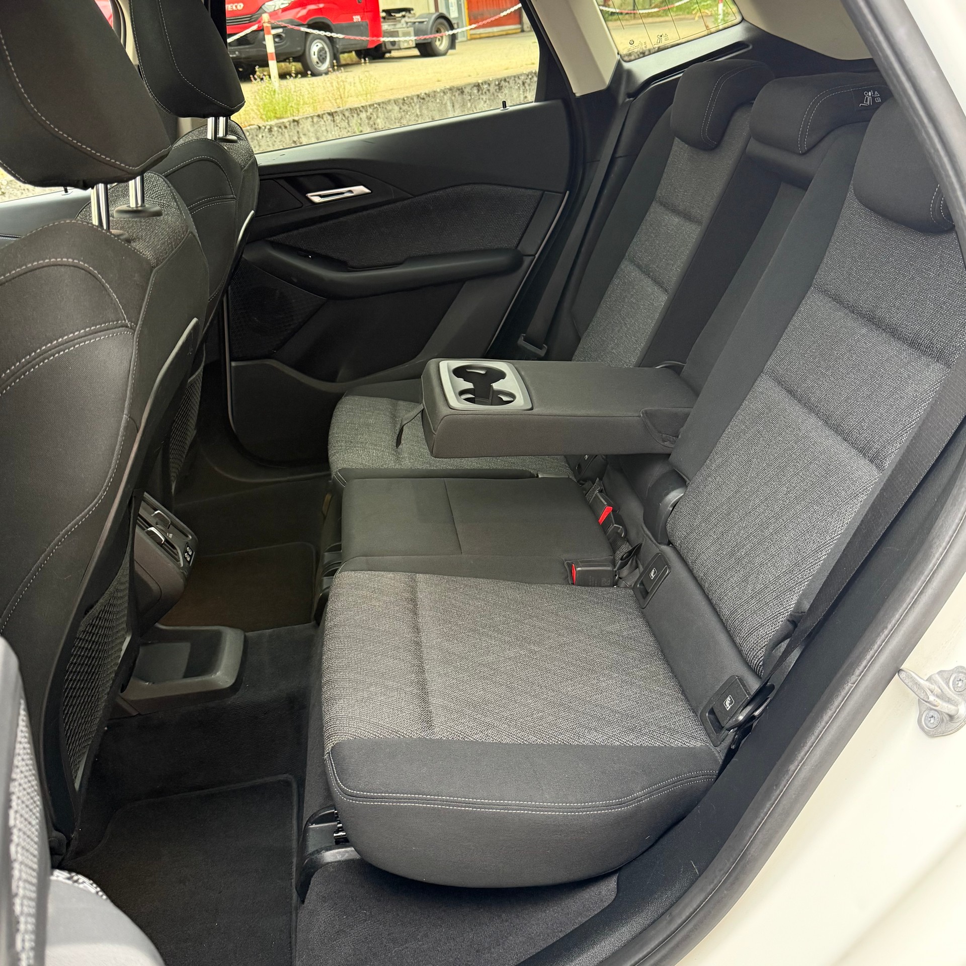BMW 223d Active Tourer xDrive DKG Swiss-image-16