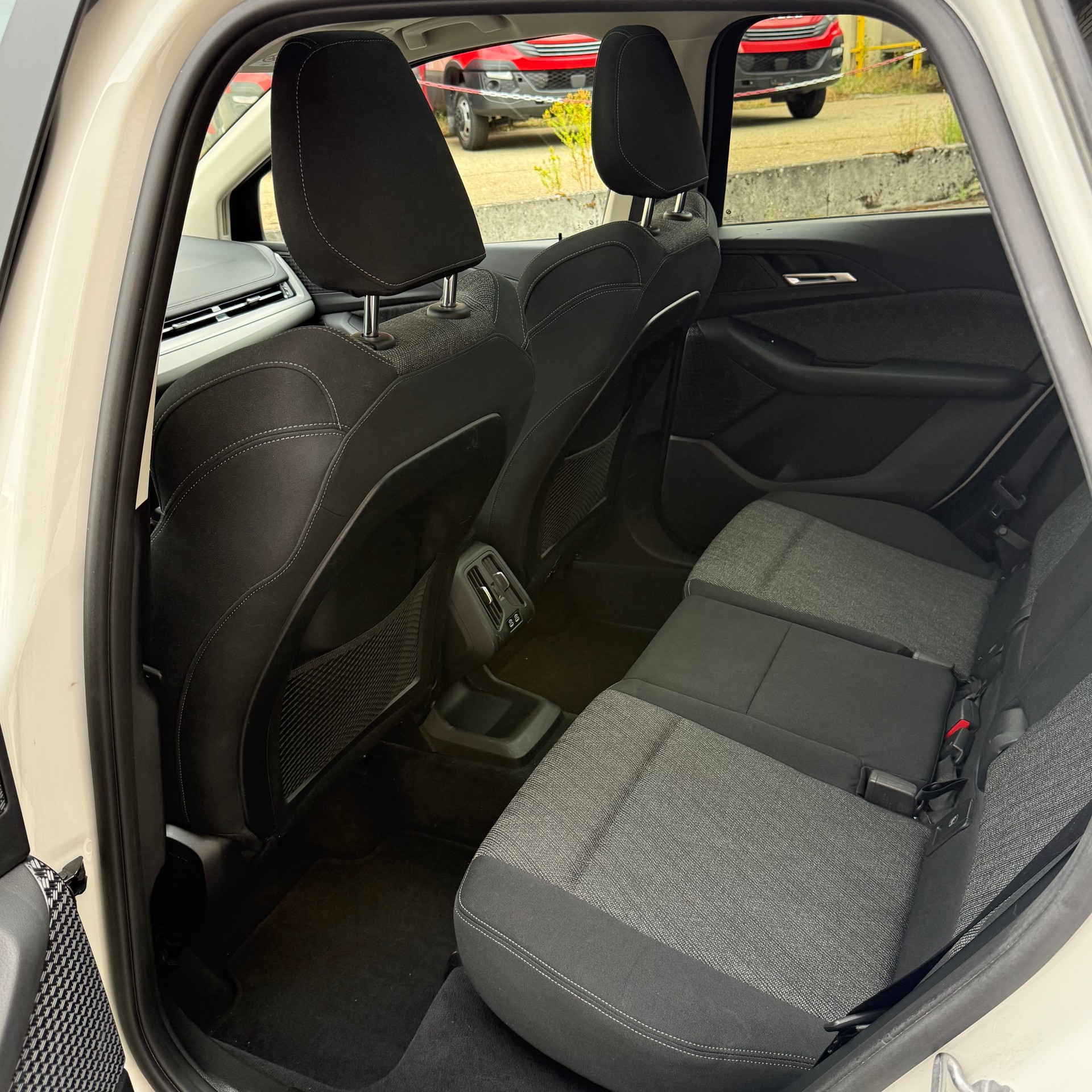 BMW 223d Active Tourer xDrive DKG Swiss-image-15