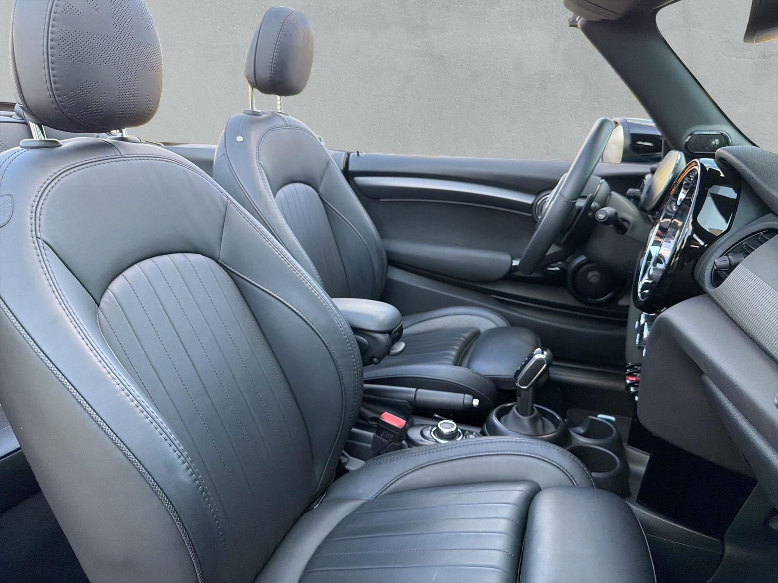 MINI Cooper S Cabrio F57 2.0i (CH)-image-12