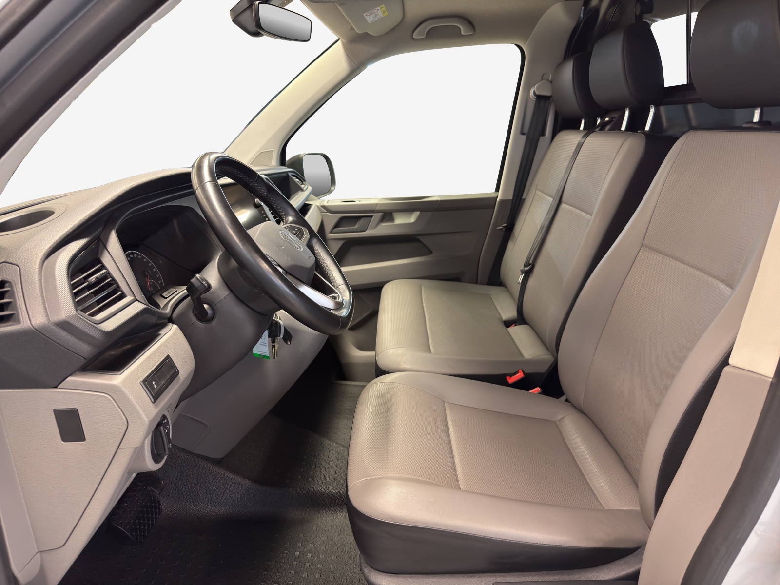 VW T6.1 2.0 TDI 4Motion DSG-image-7