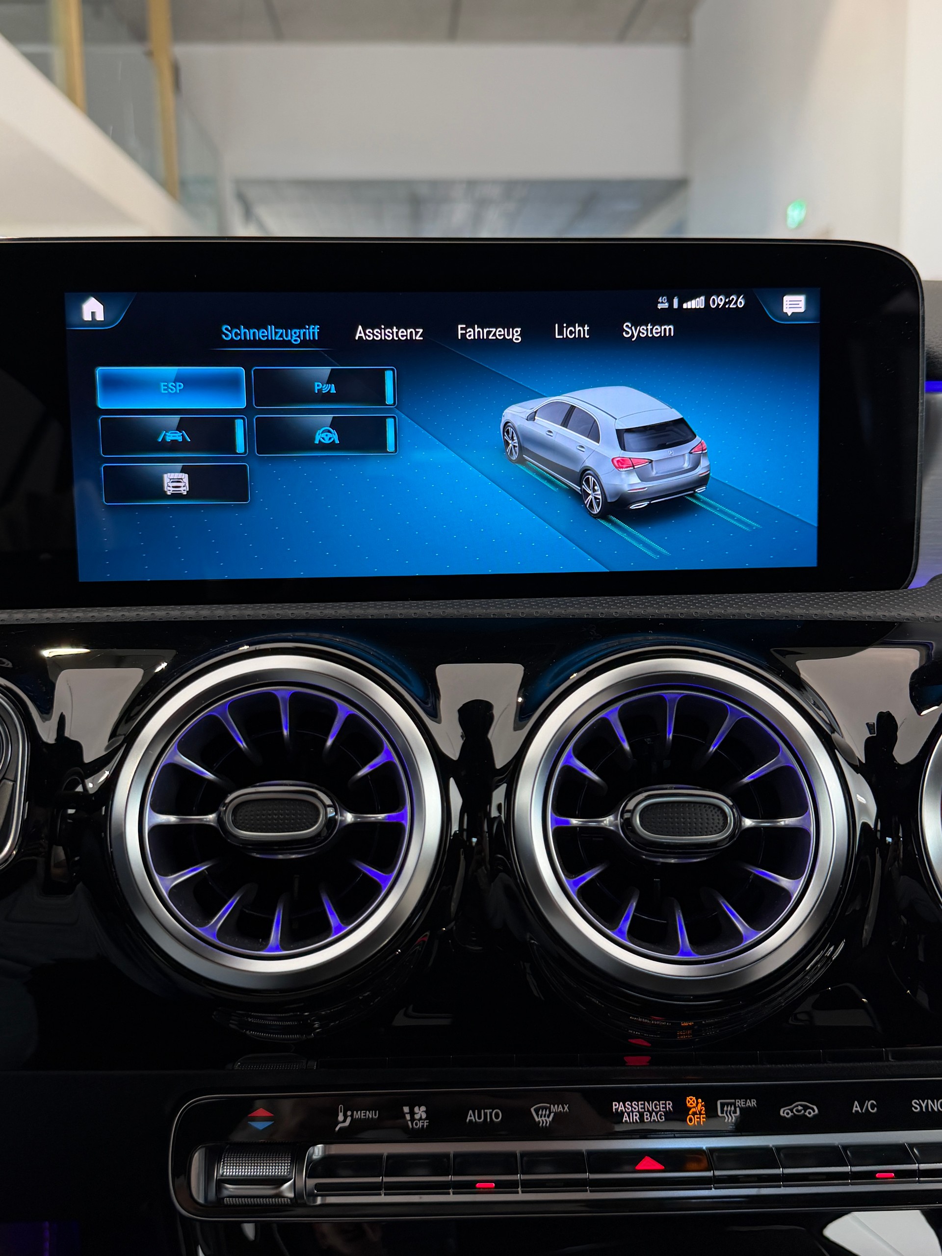 MERCEDES-BENZ A 200 AMG Line 7G-DCT-image-10