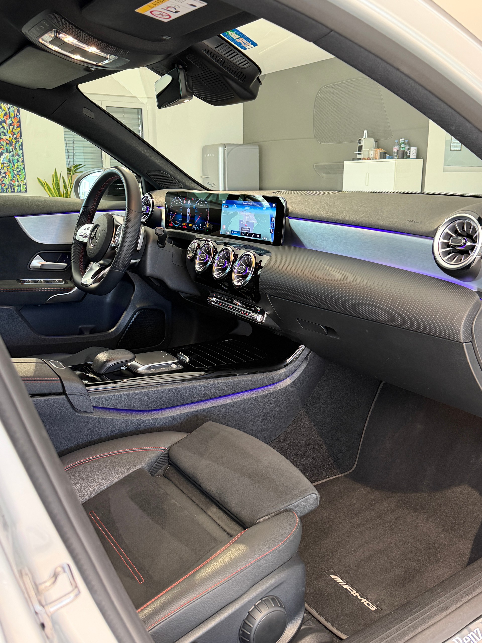 MERCEDES-BENZ A 200 AMG Line 7G-DCT-image-11