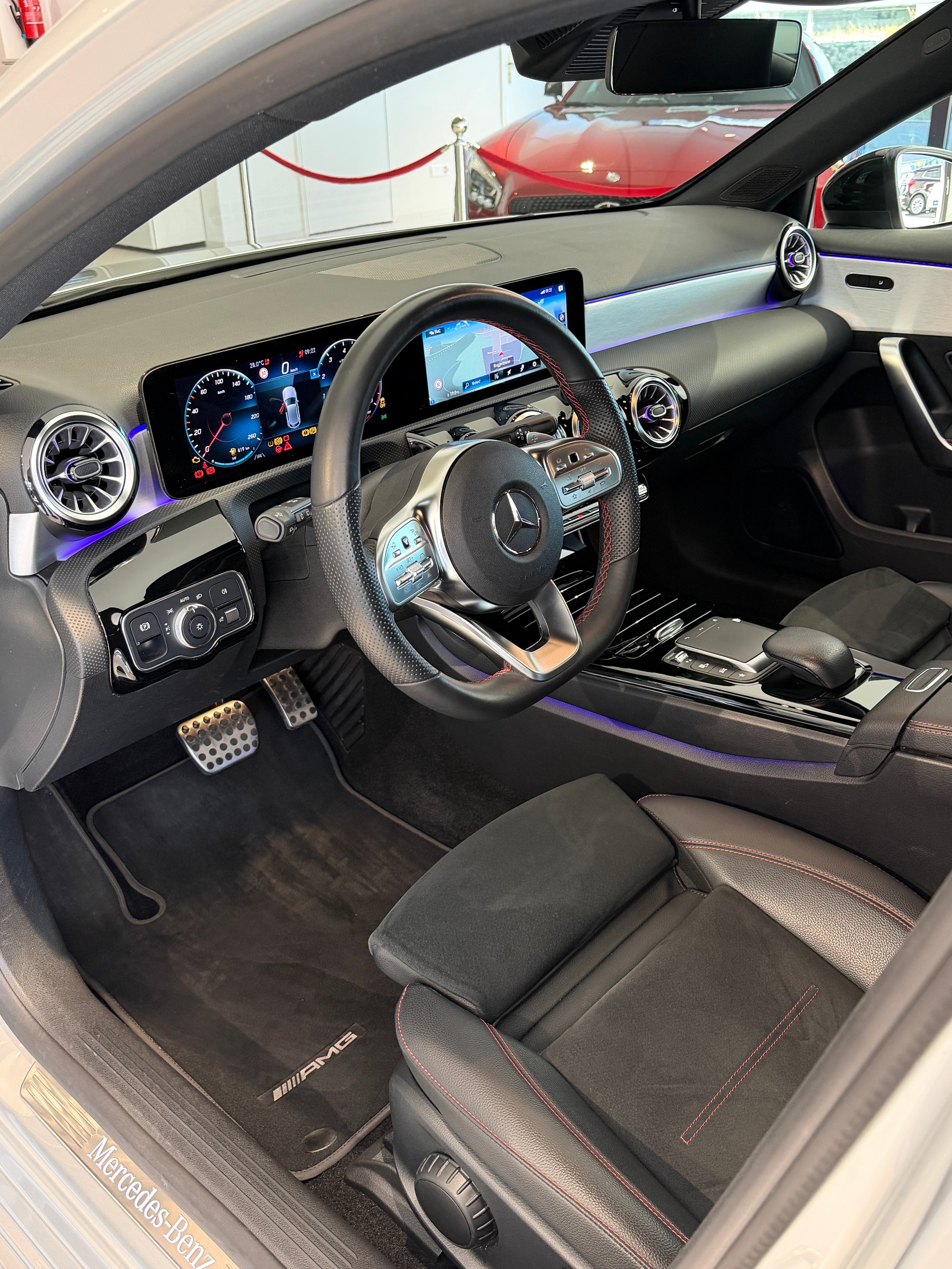 MERCEDES-BENZ A 200 AMG Line 7G-DCT-image-8