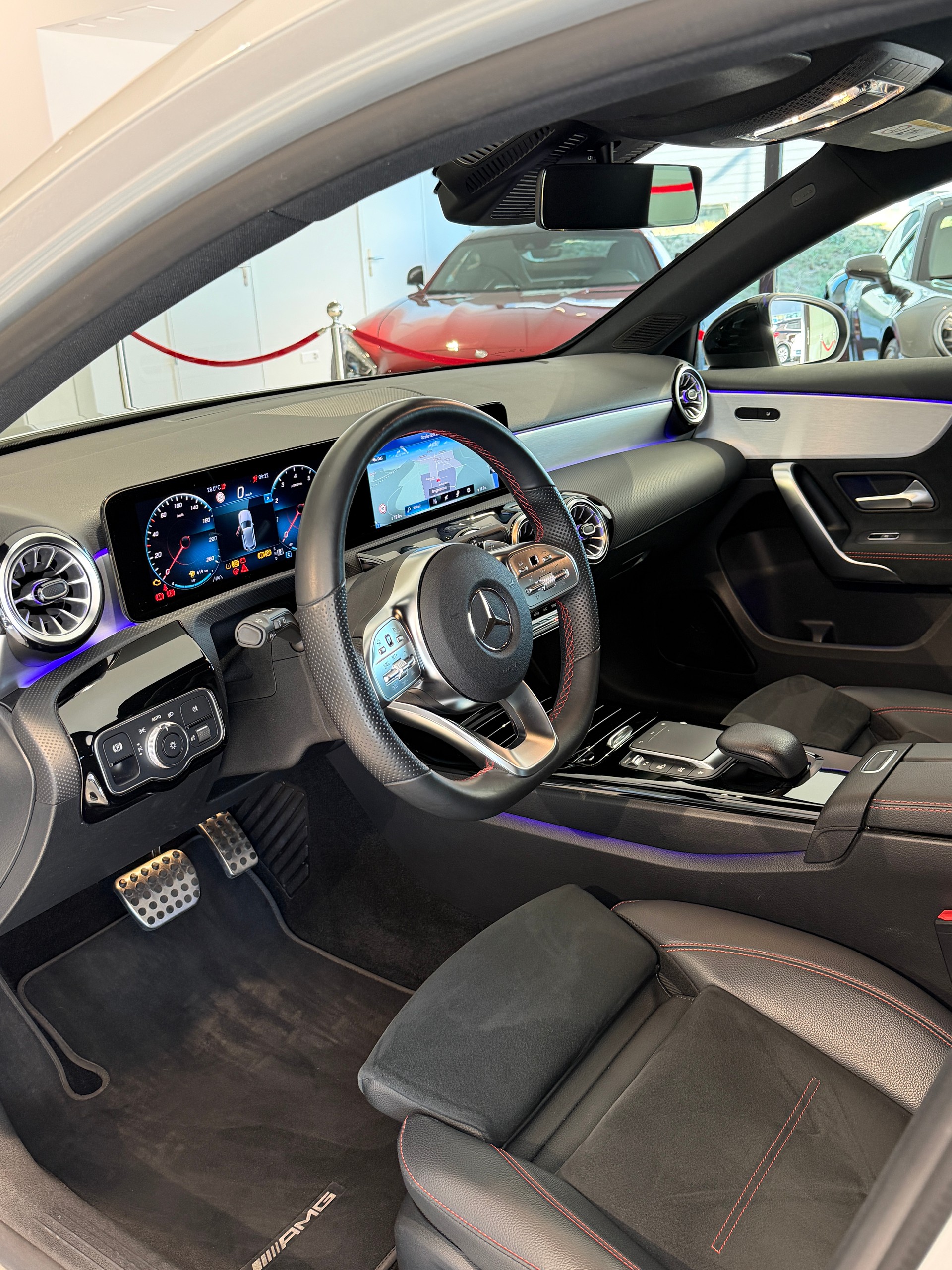 MERCEDES-BENZ A 200 AMG Line 7G-DCT-image-7