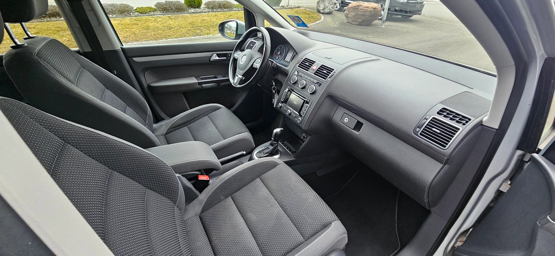 VW Touran 2.0 TDI BMT Comfortline DSG-image-9