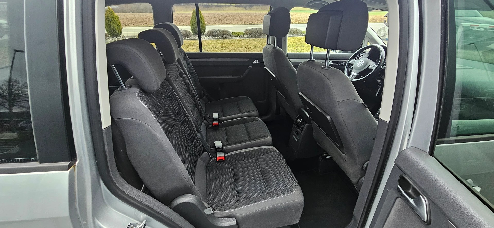 VW Touran 2.0 TDI BMT Comfortline DSG-image-12