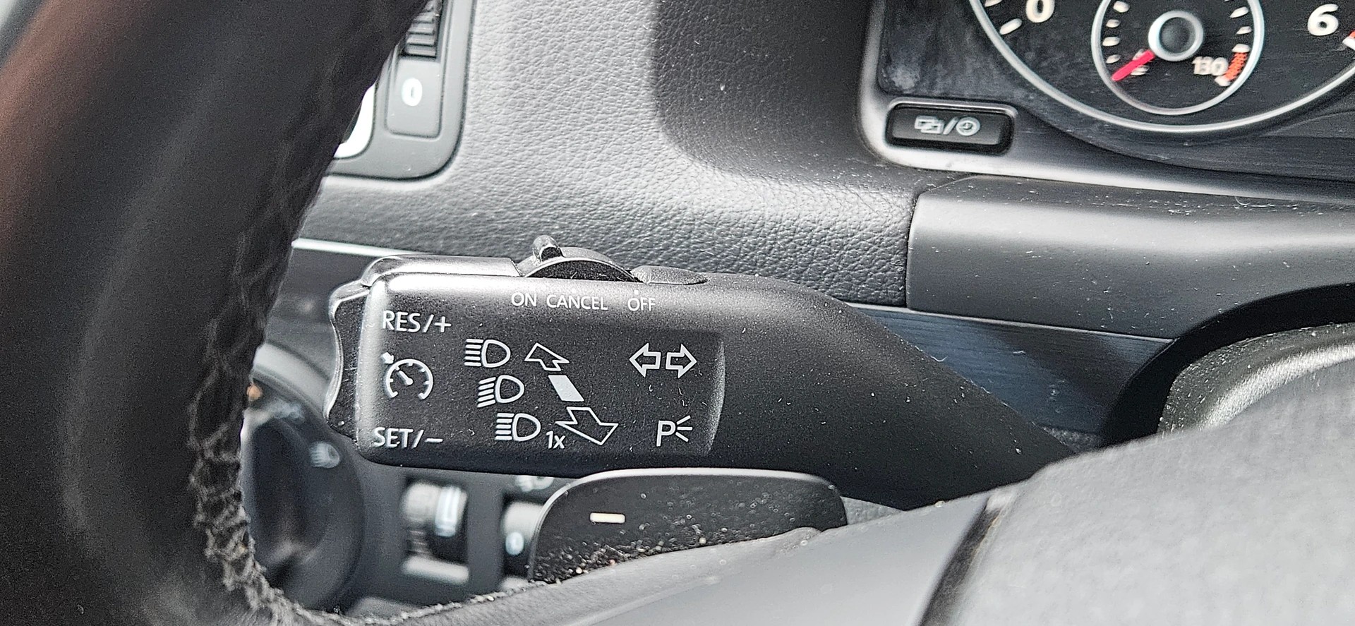 VW Touran 2.0 TDI BMT Comfortline DSG-image-11