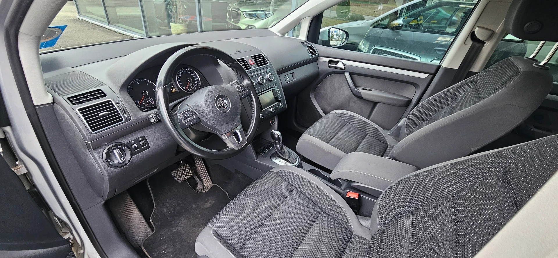 VW Touran 2.0 TDI BMT Comfortline DSG-image-6