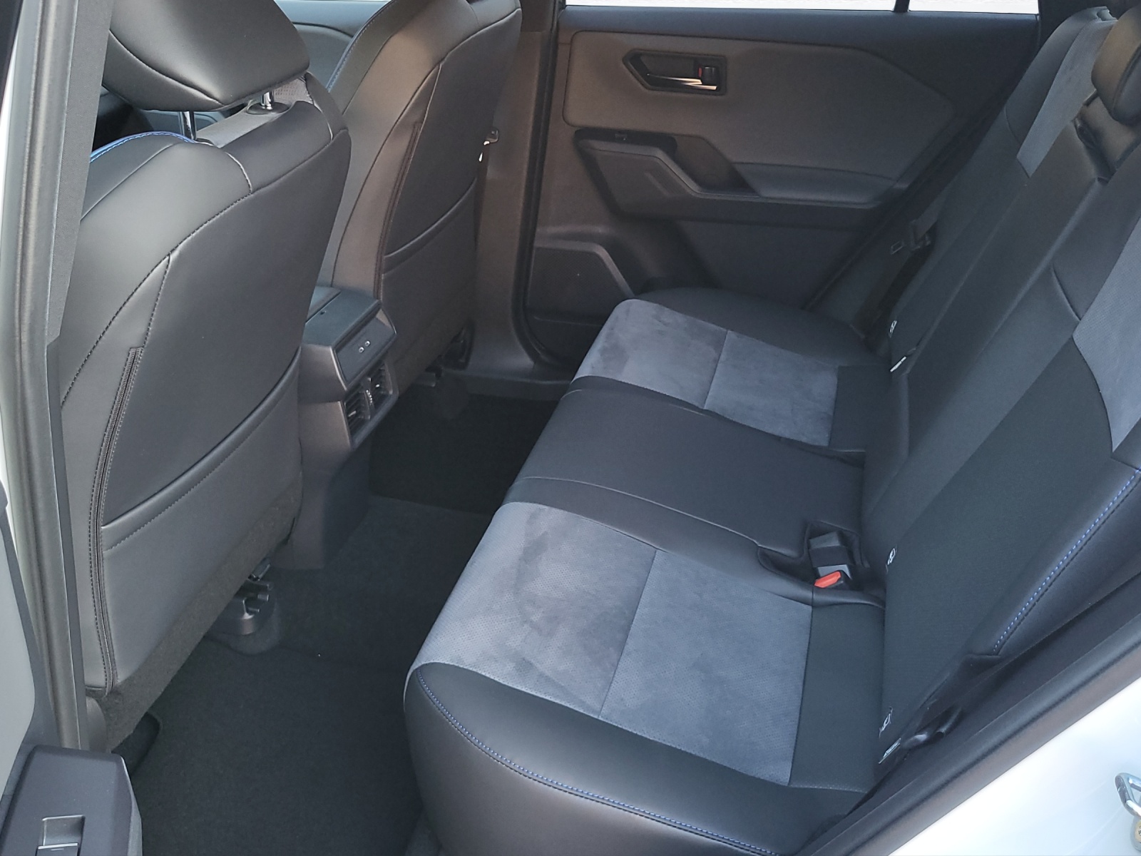 TOYOTA RAV-4 2.5 Plug-In-Hybrid Style-image-14