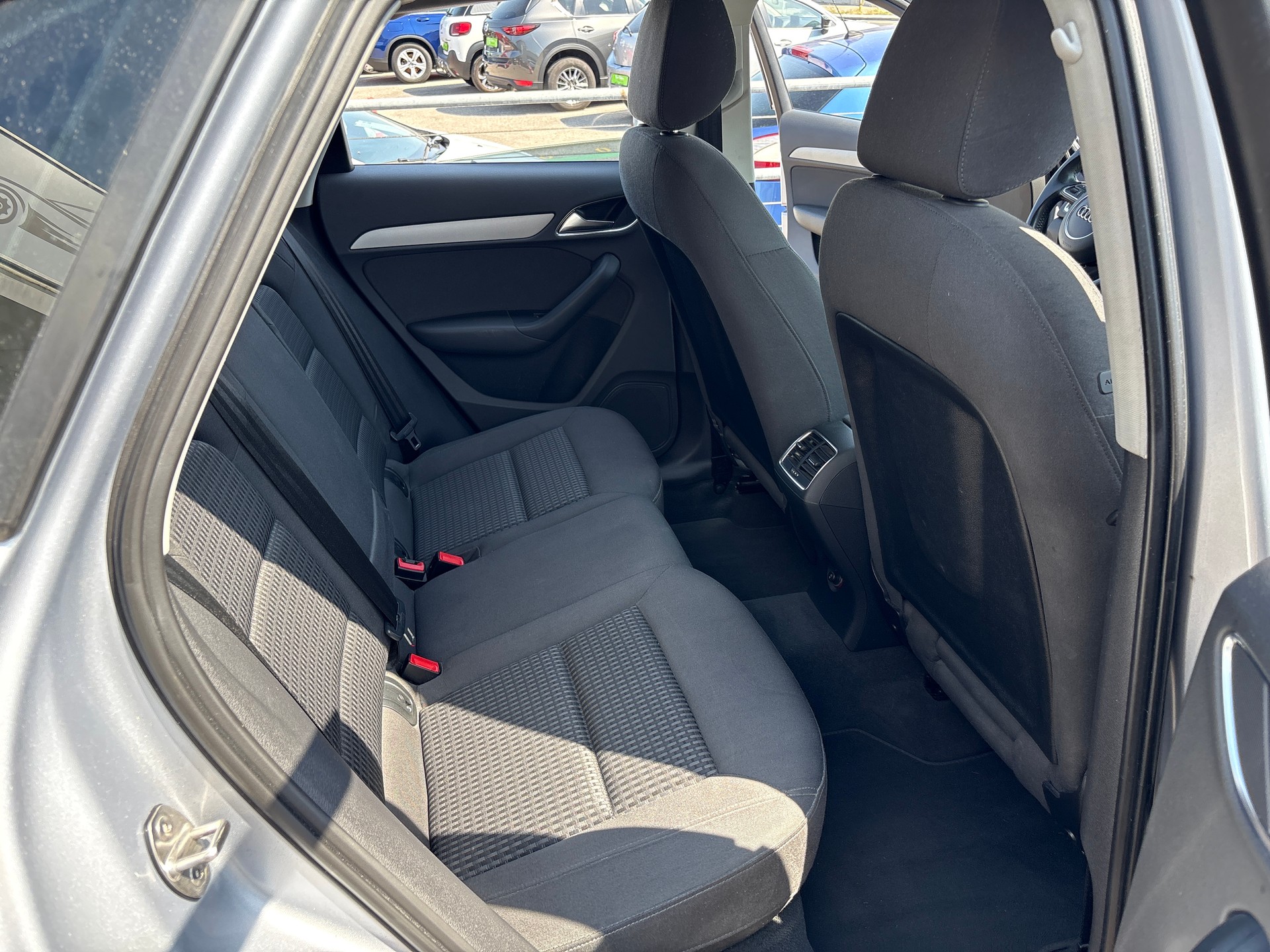 AUDI Q3 2.0 TDI quattro S-tronic-image-9
