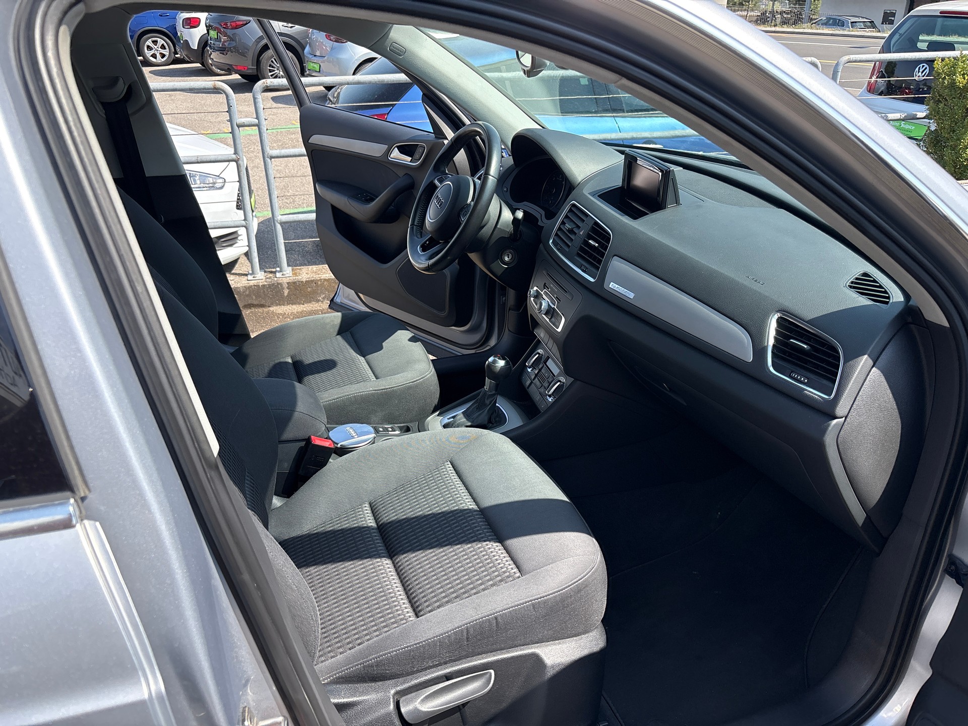 AUDI Q3 2.0 TDI quattro S-tronic-image-8