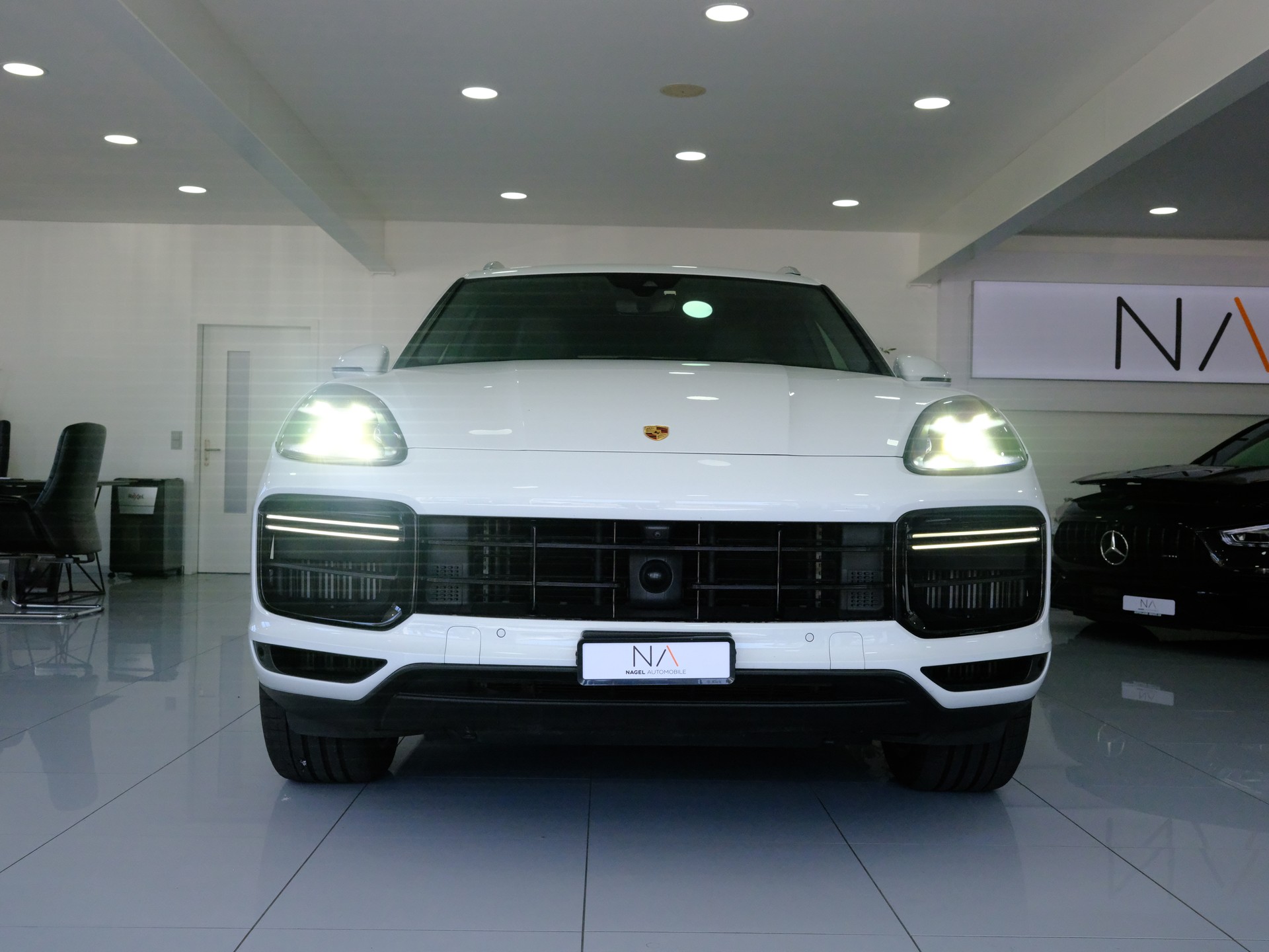 PORSCHE Cayenne Turbo-image-2