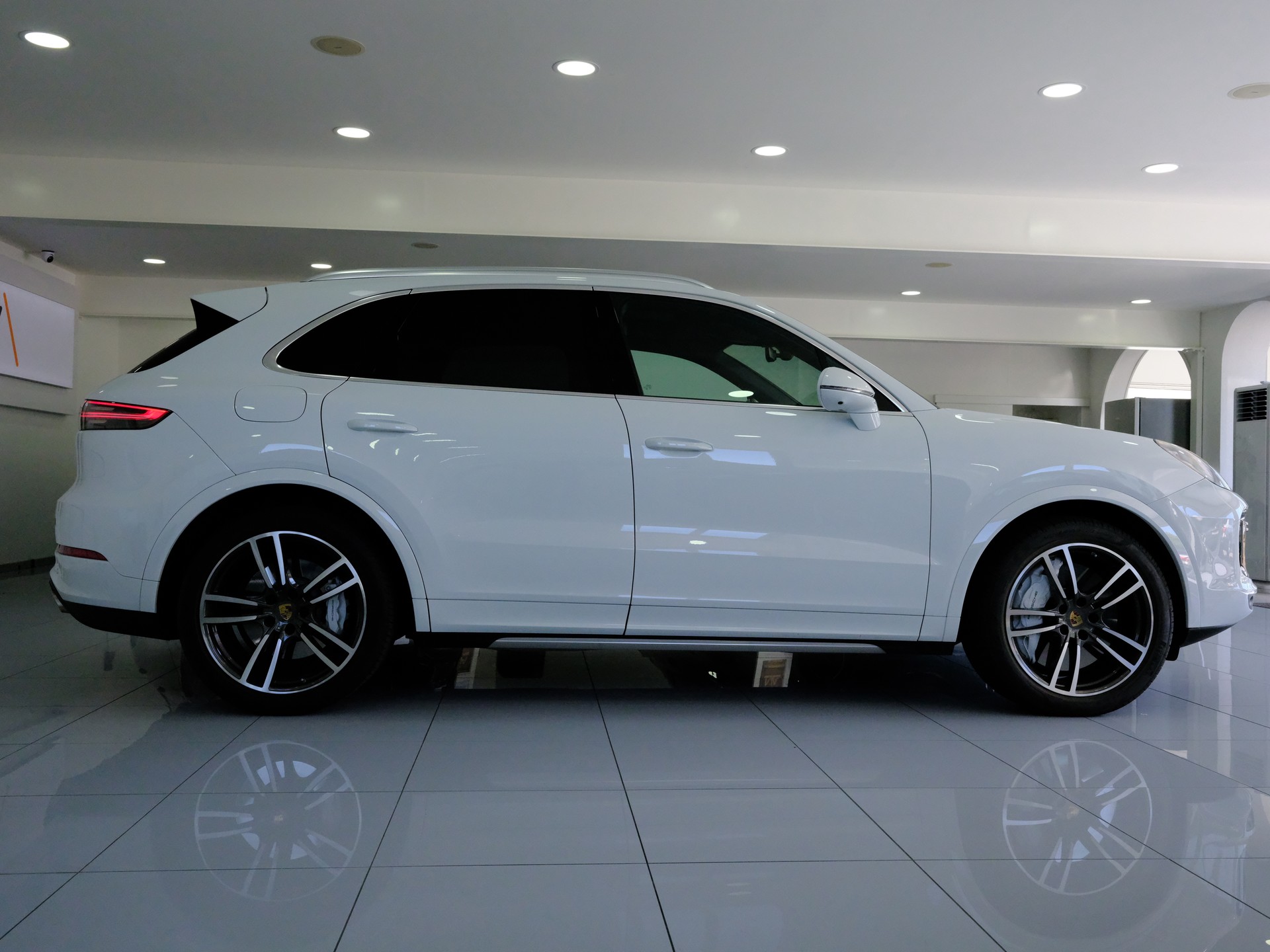 PORSCHE Cayenne Turbo-image-7