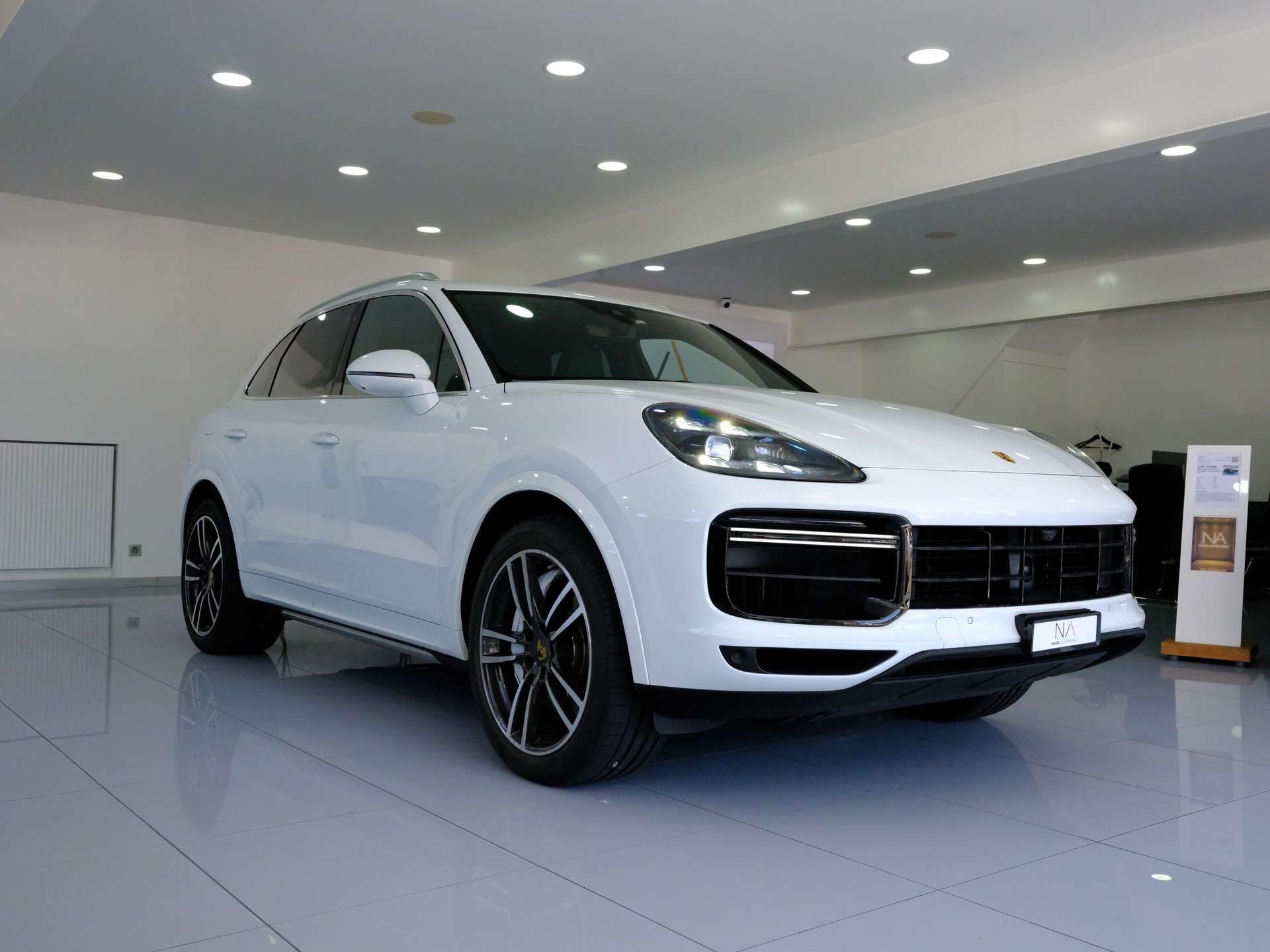 PORSCHE Cayenne Turbo-image-1