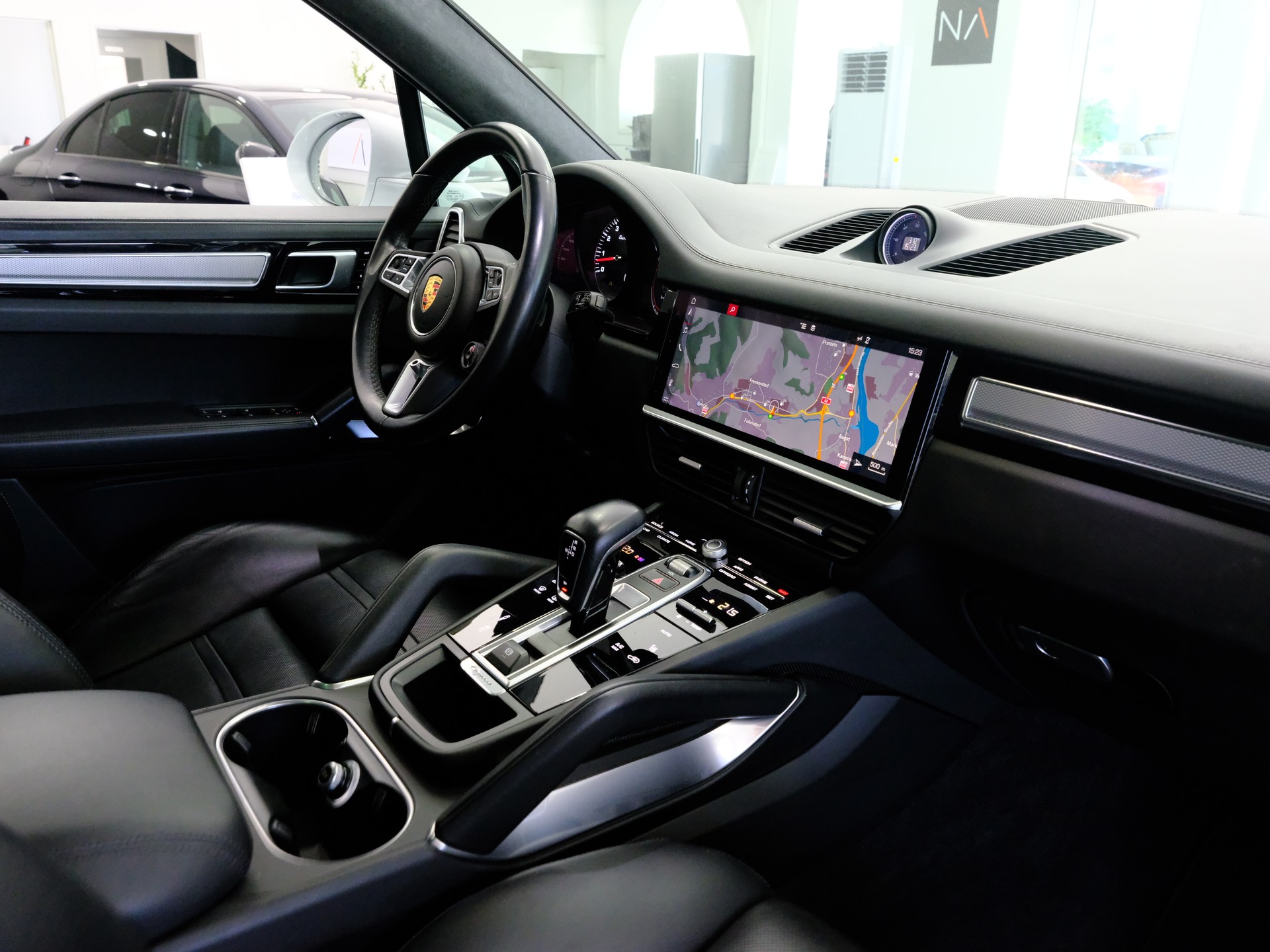 PORSCHE Cayenne Turbo-image-15