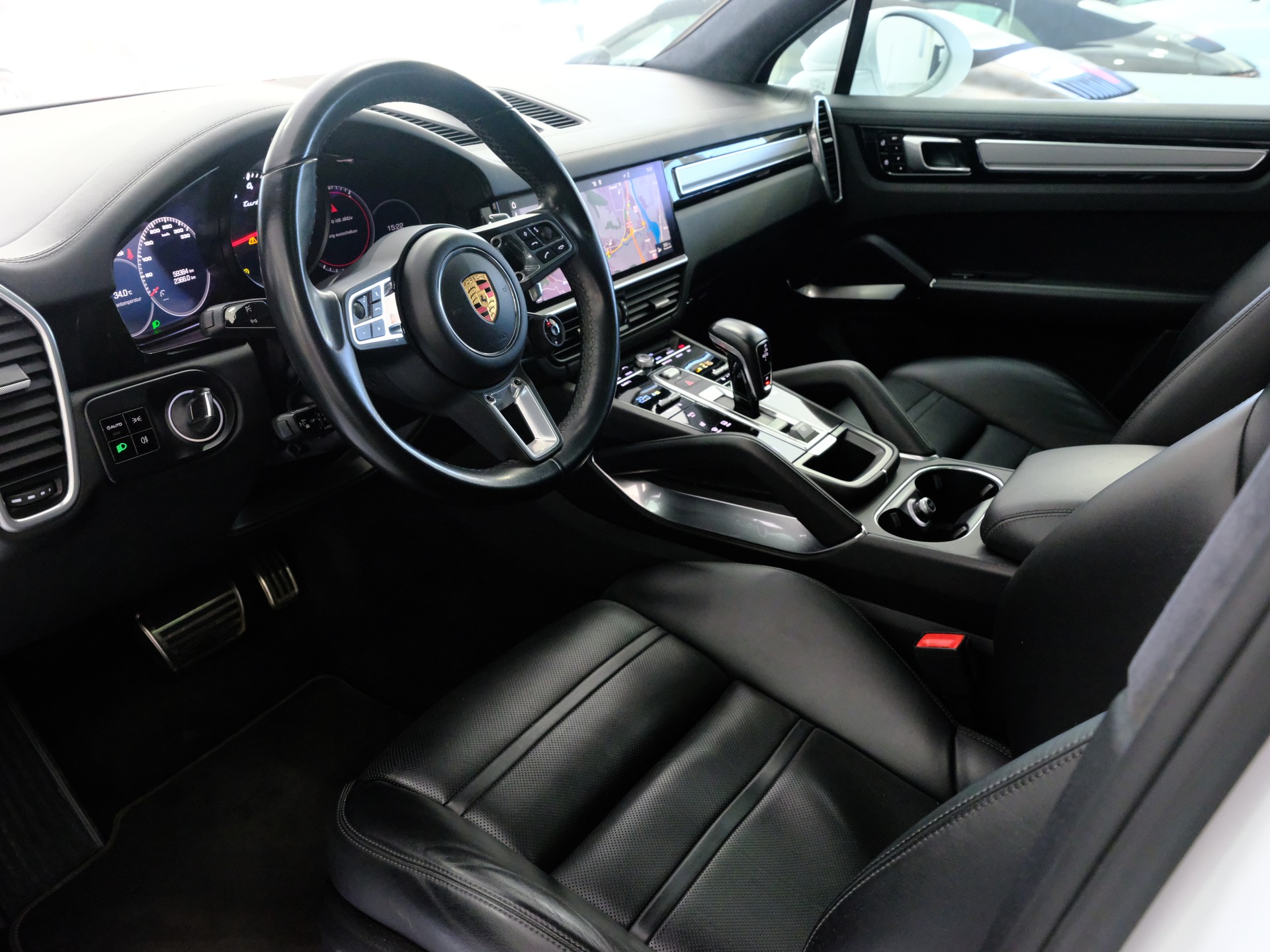 PORSCHE Cayenne Turbo-image-10