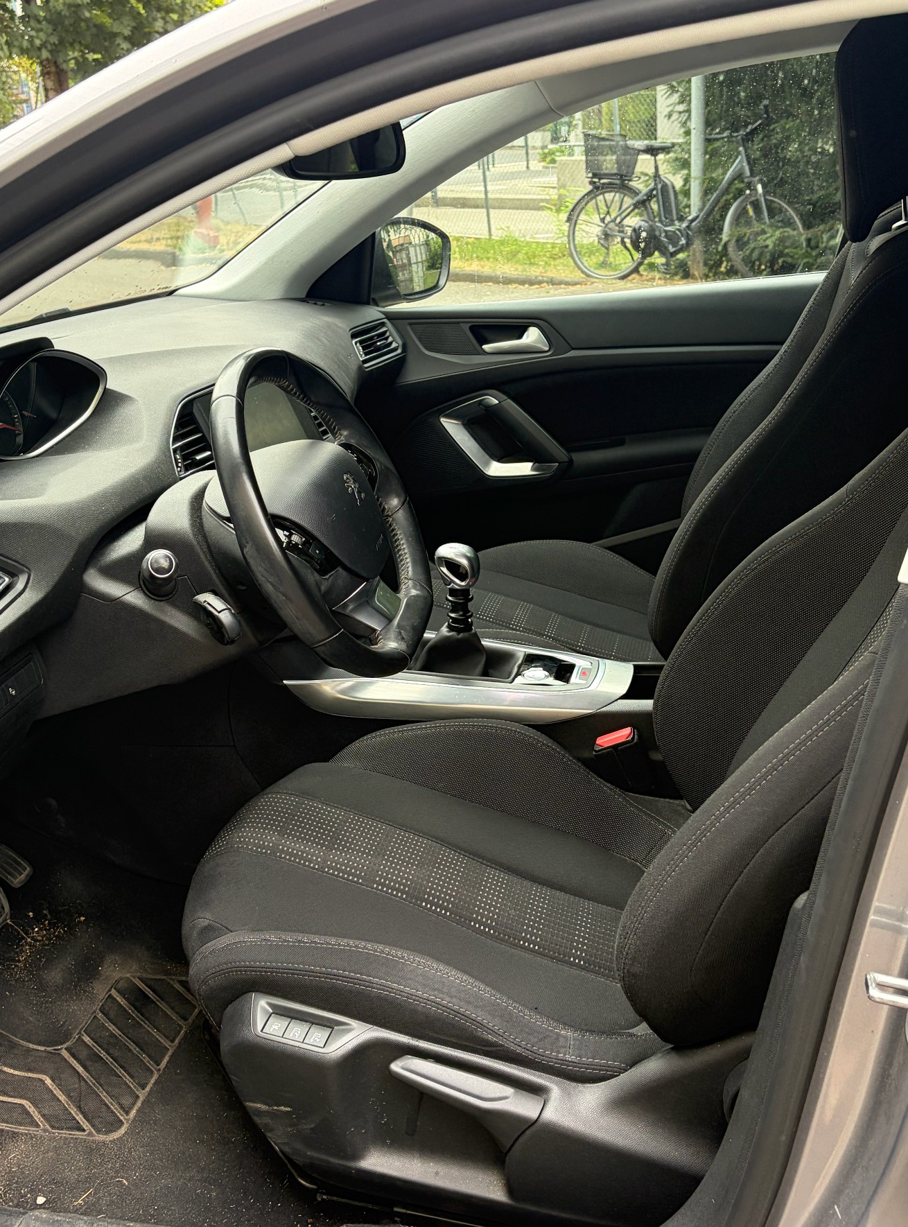 PEUGEOT 1.2 PureTech 130 Allure S/S-image-4