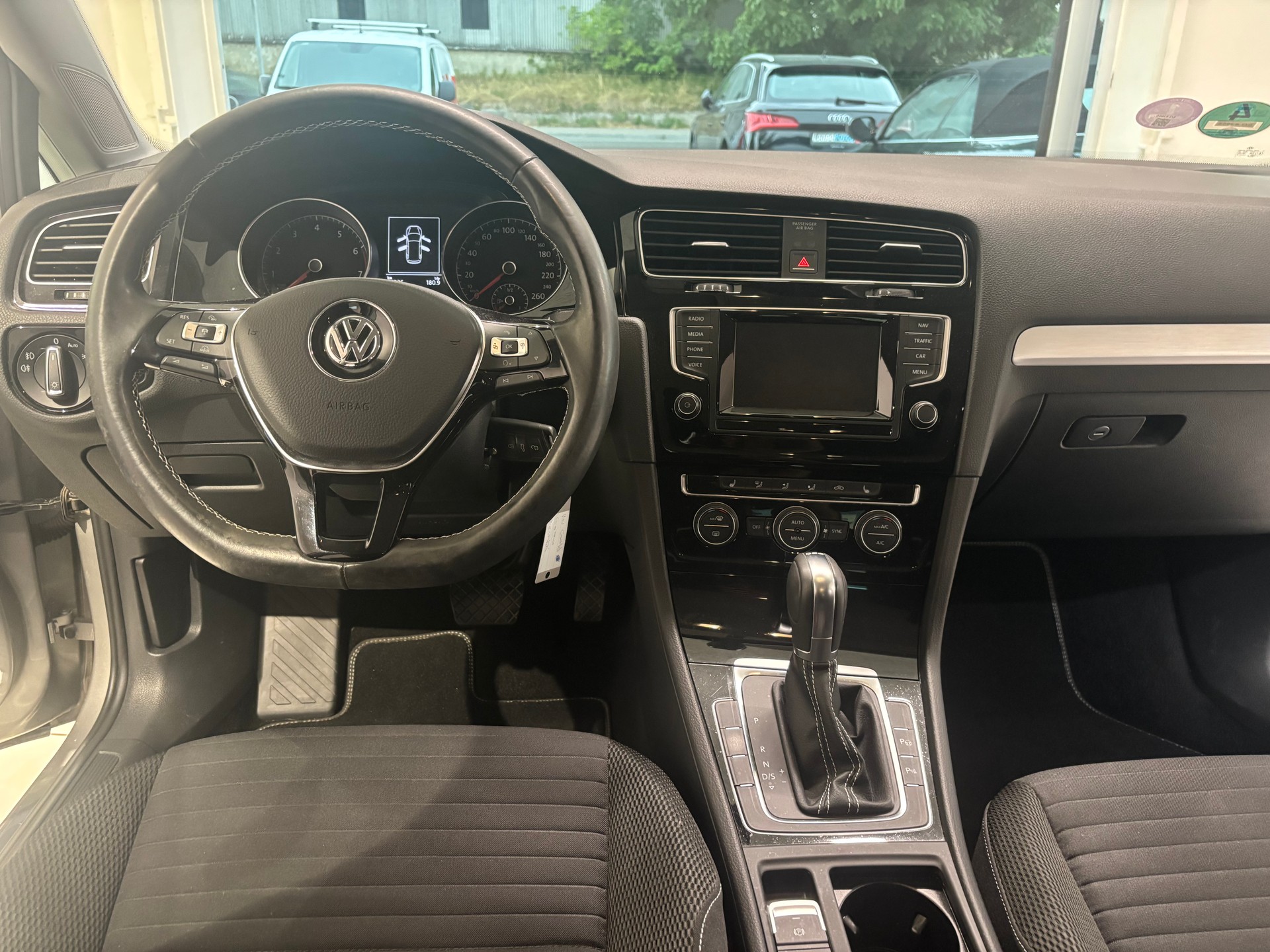 VW Golf Variant 1.4 TSI Cup DSG-image-8