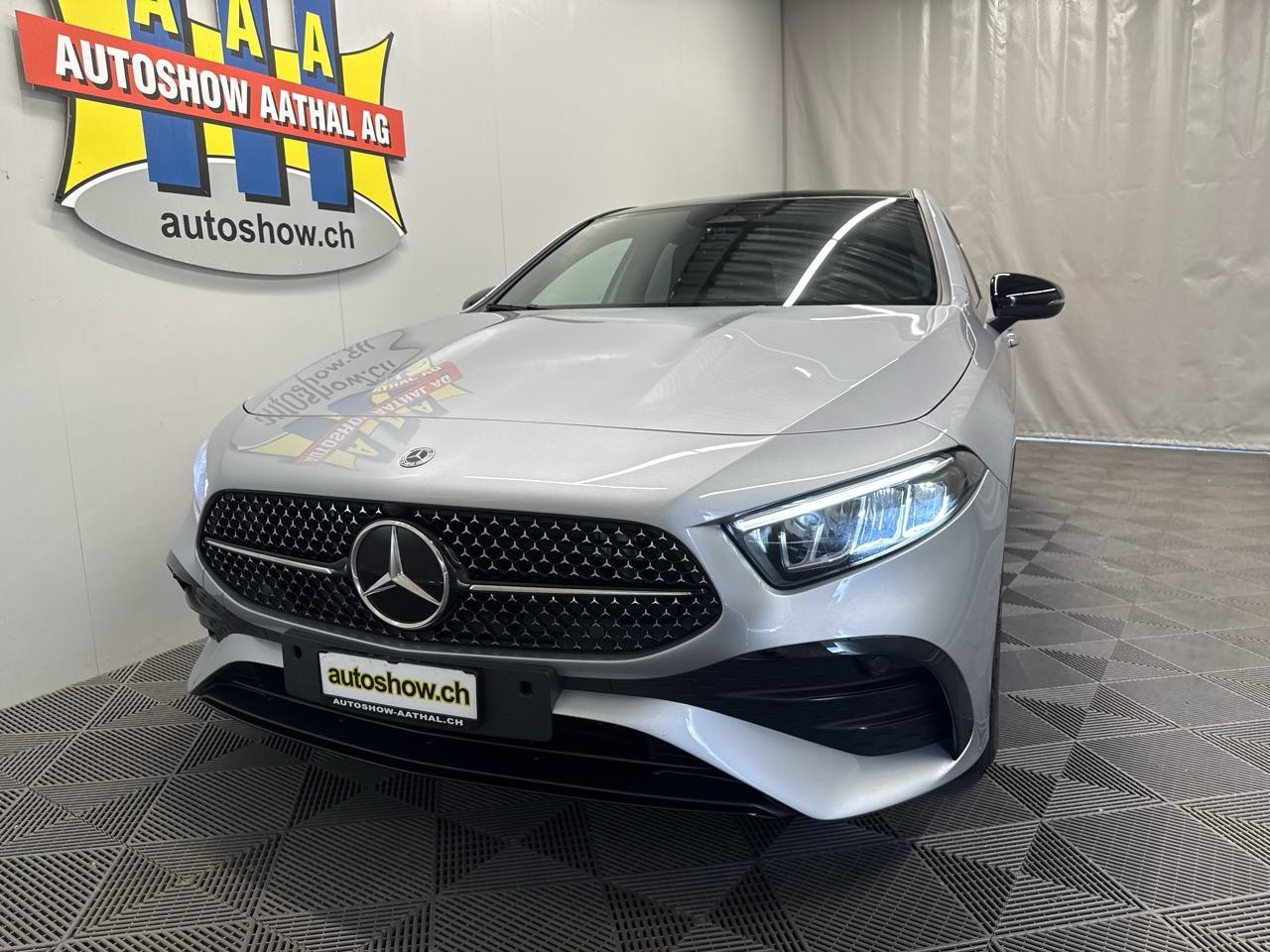 MERCEDES-BENZ A 250 e DCT AMG-image-14