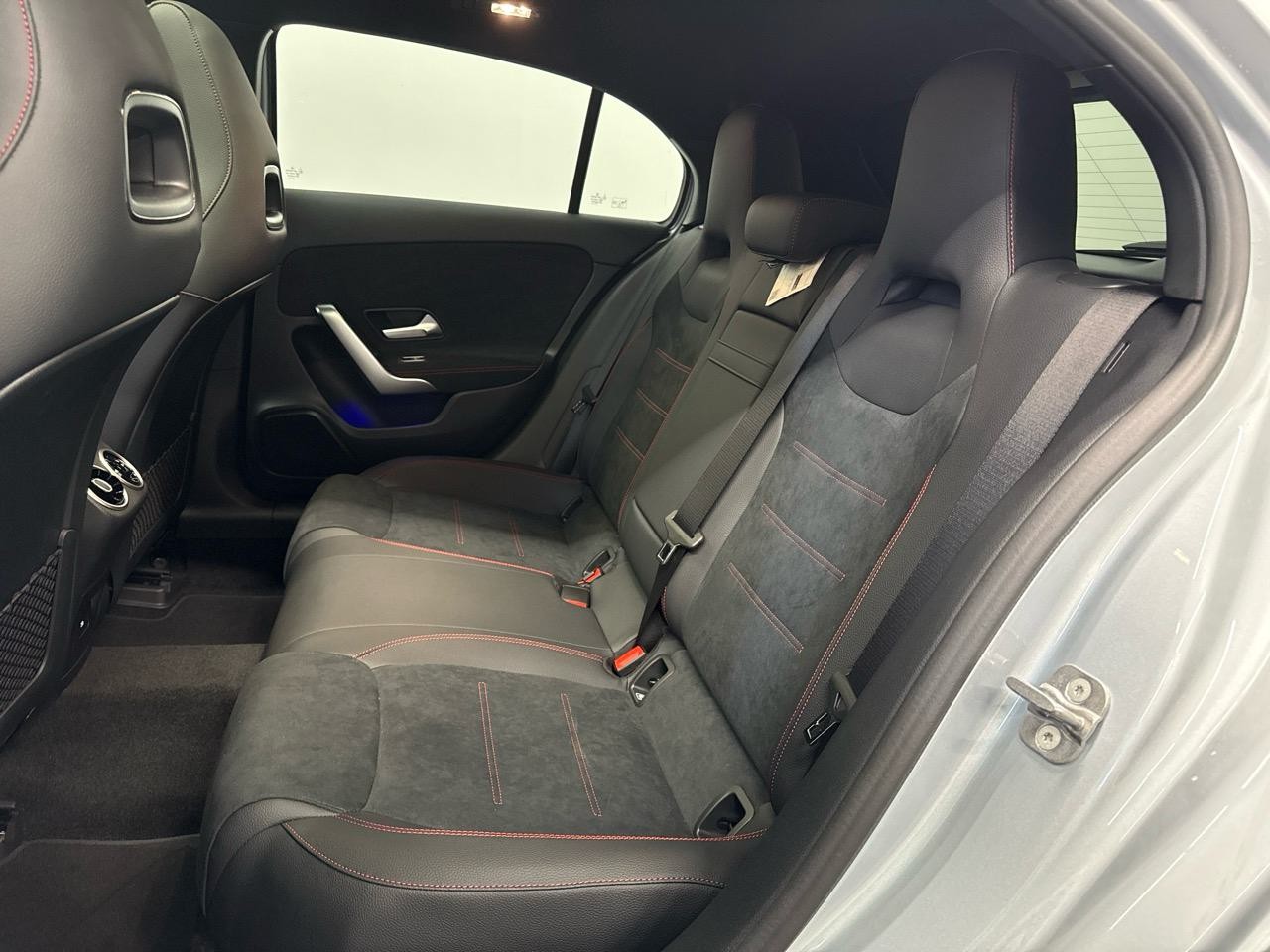 MERCEDES-BENZ A 250 e DCT AMG-image-10