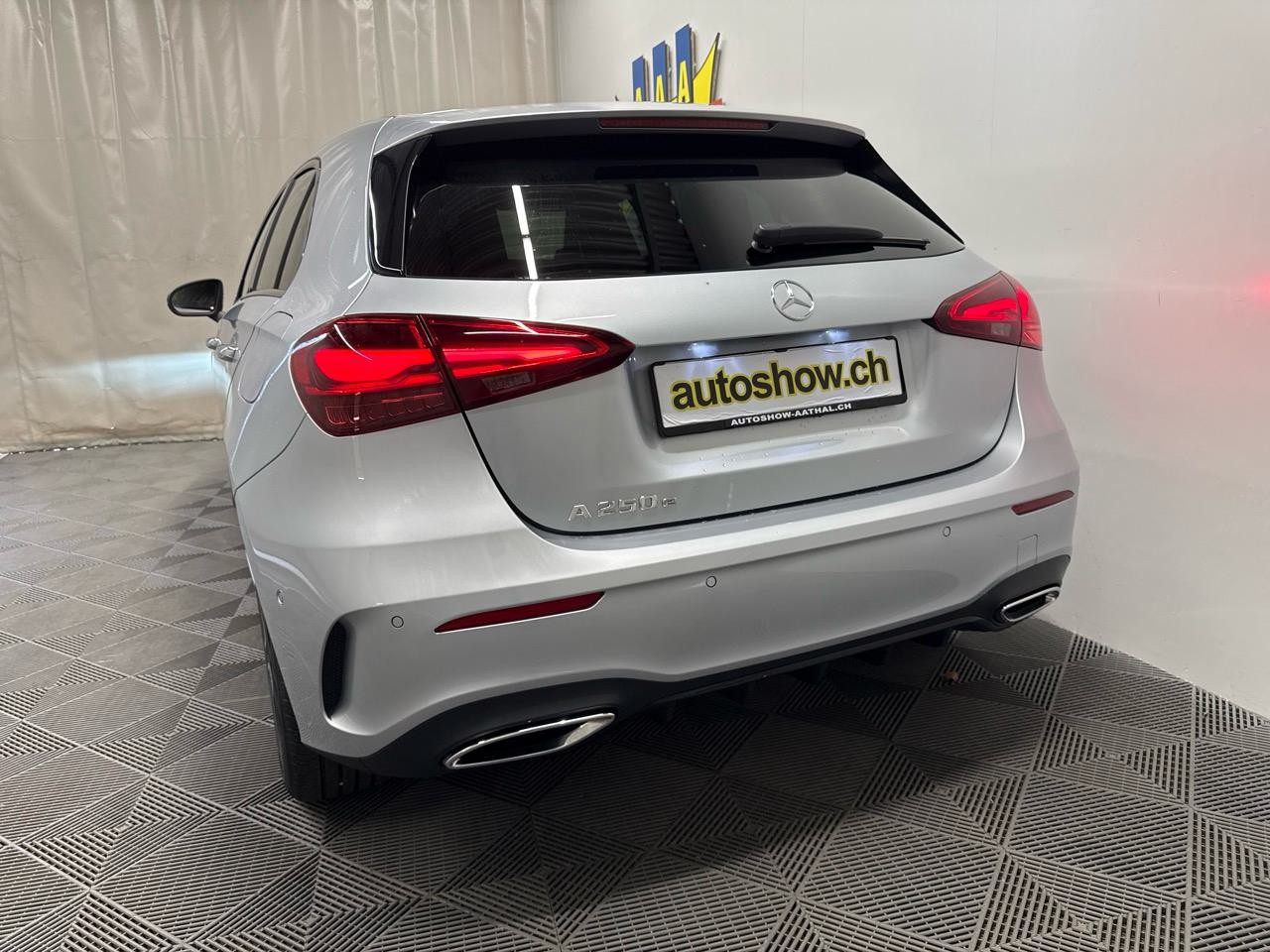 MERCEDES-BENZ A 250 e DCT AMG-image-13