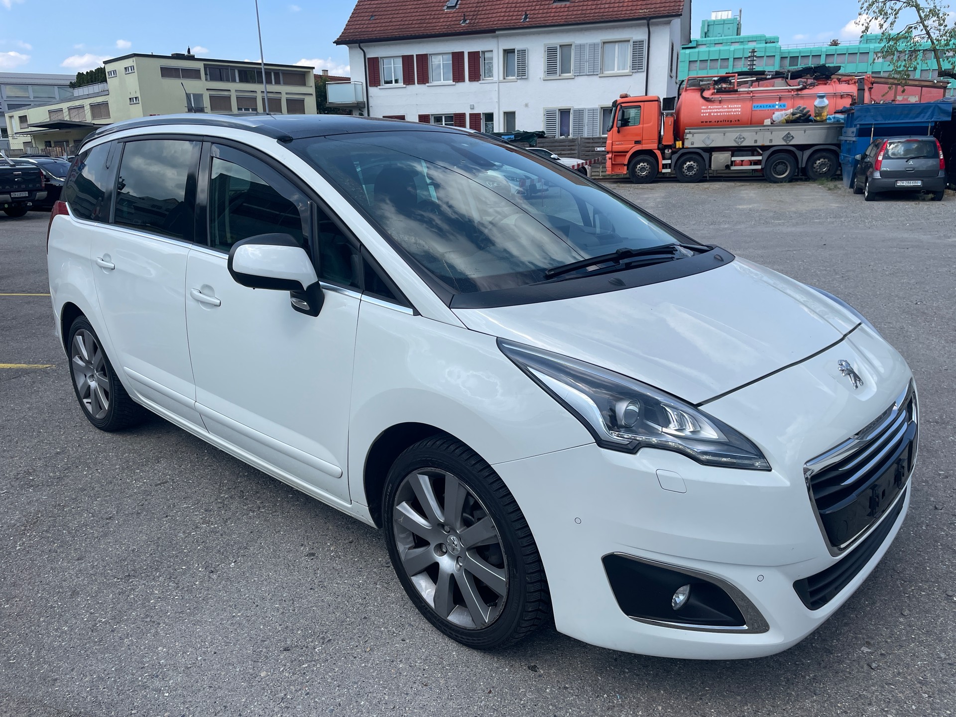 PEUGEOT 5008-image-1
