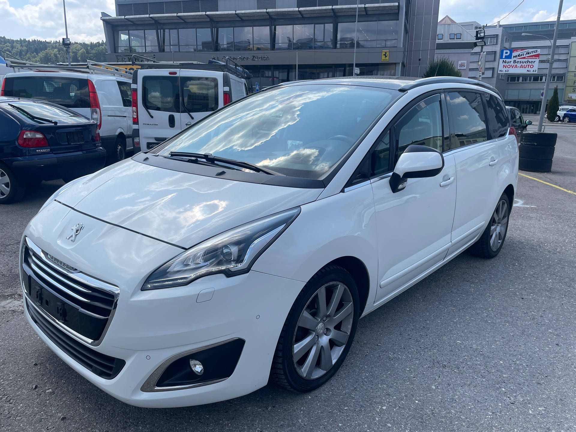 PEUGEOT 5008-image-0