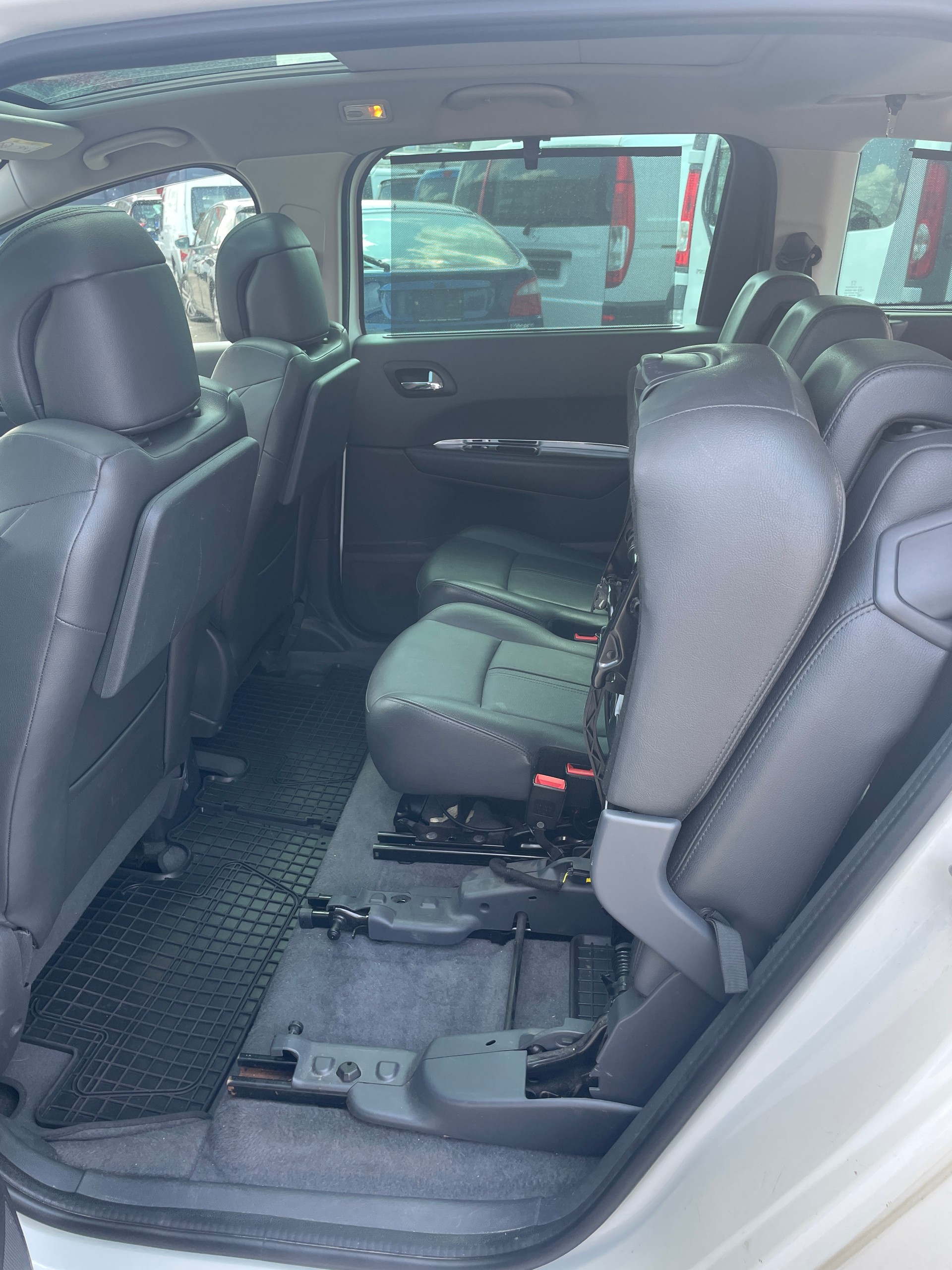 PEUGEOT 5008-image-13