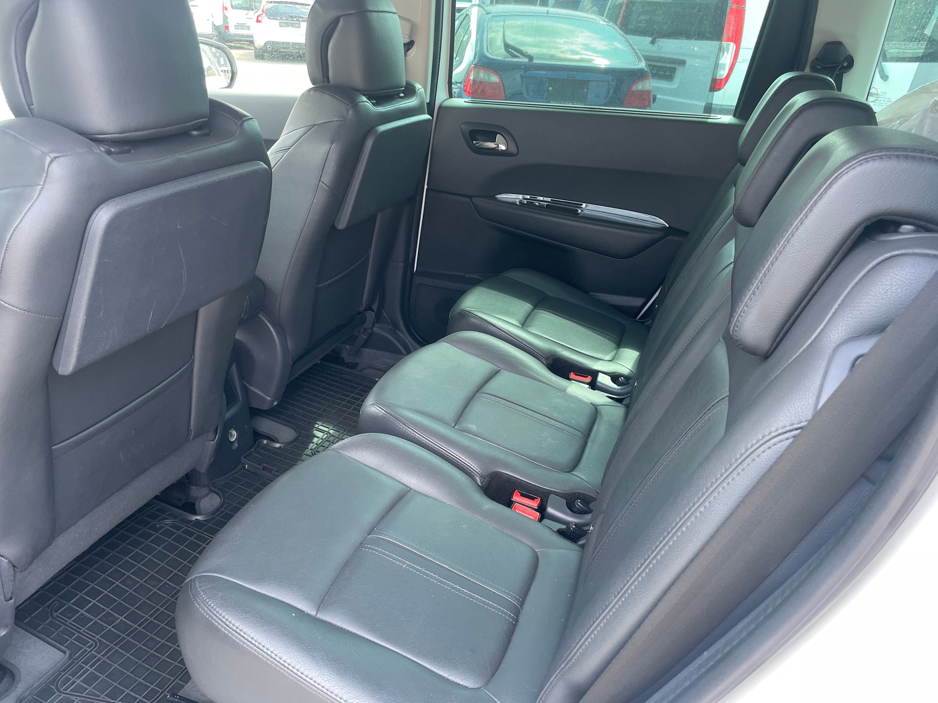 PEUGEOT 5008-image-6