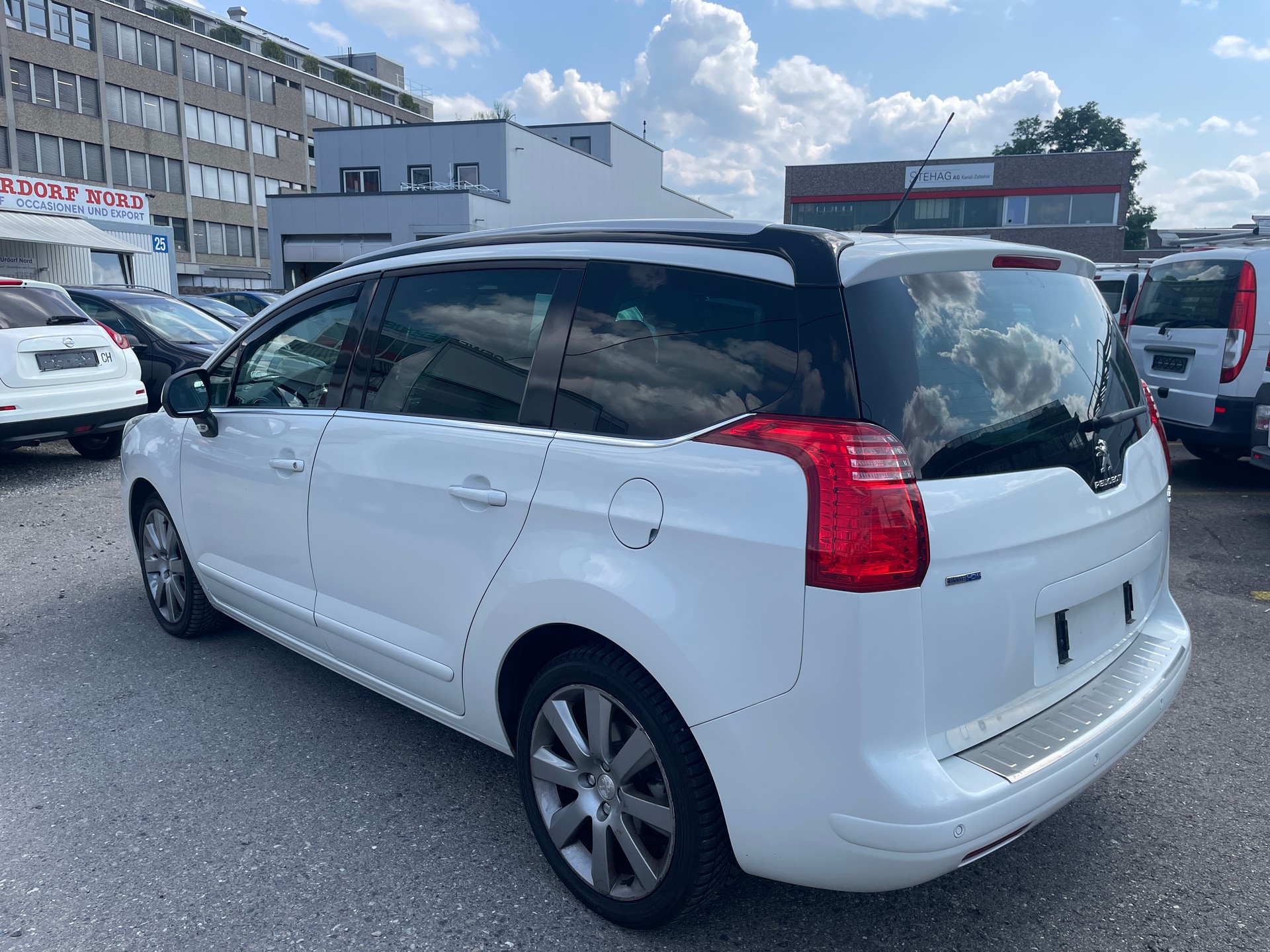 PEUGEOT 5008-image-3