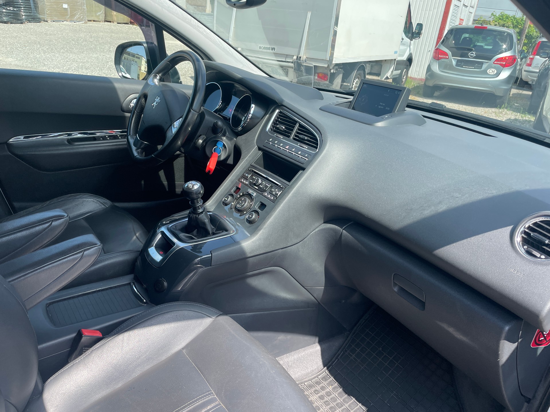 PEUGEOT 5008-image-8