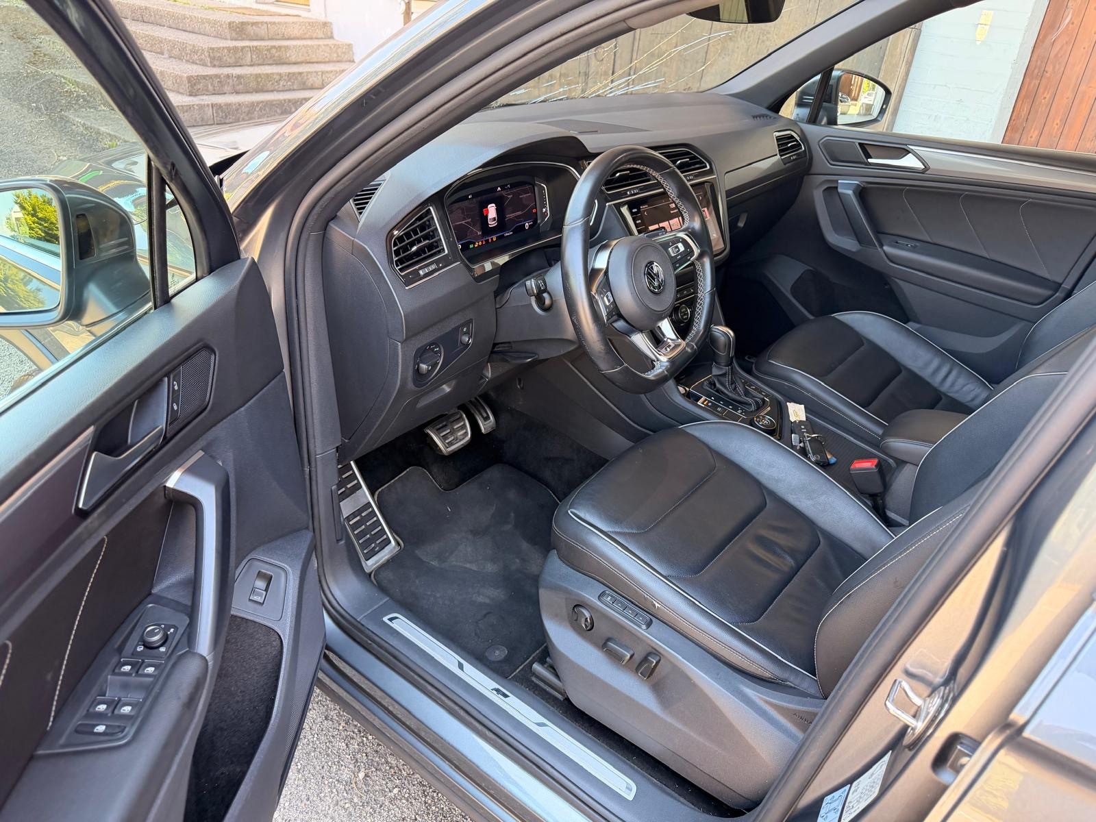 VW Tiguan 2.0TSI R-Line 4Motion DSG-image-9