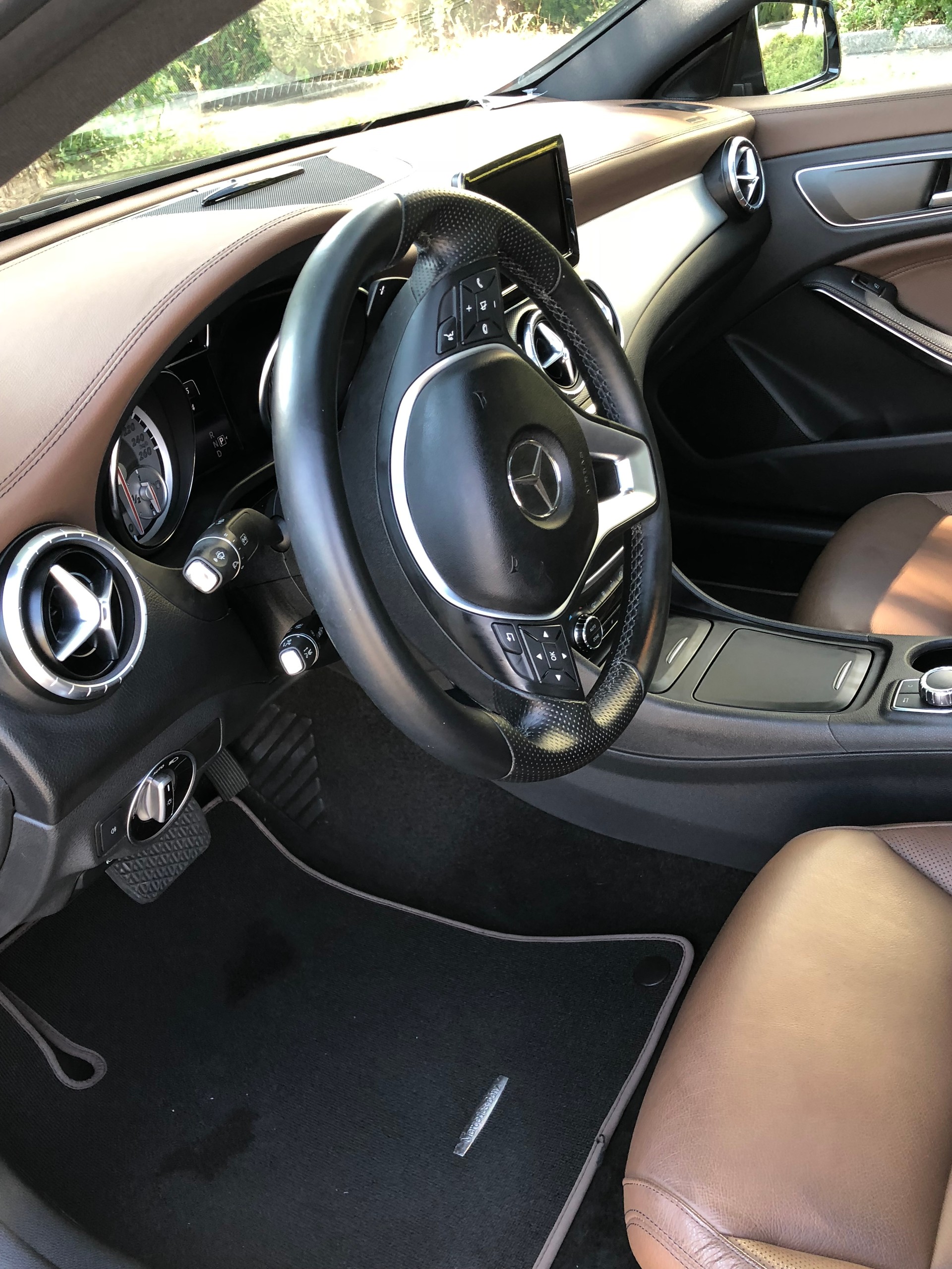 MERCEDES-BENZ CLA 200 Urban-image-4