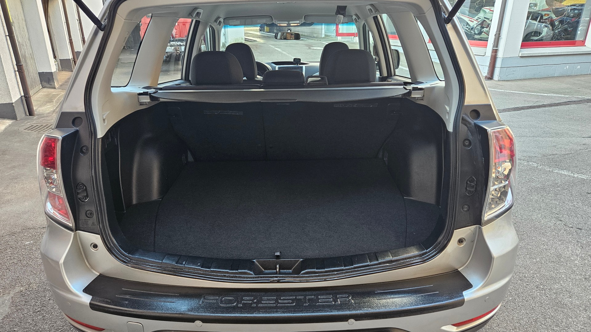 SUBARU Forester 2.0X Swiss-image-4
