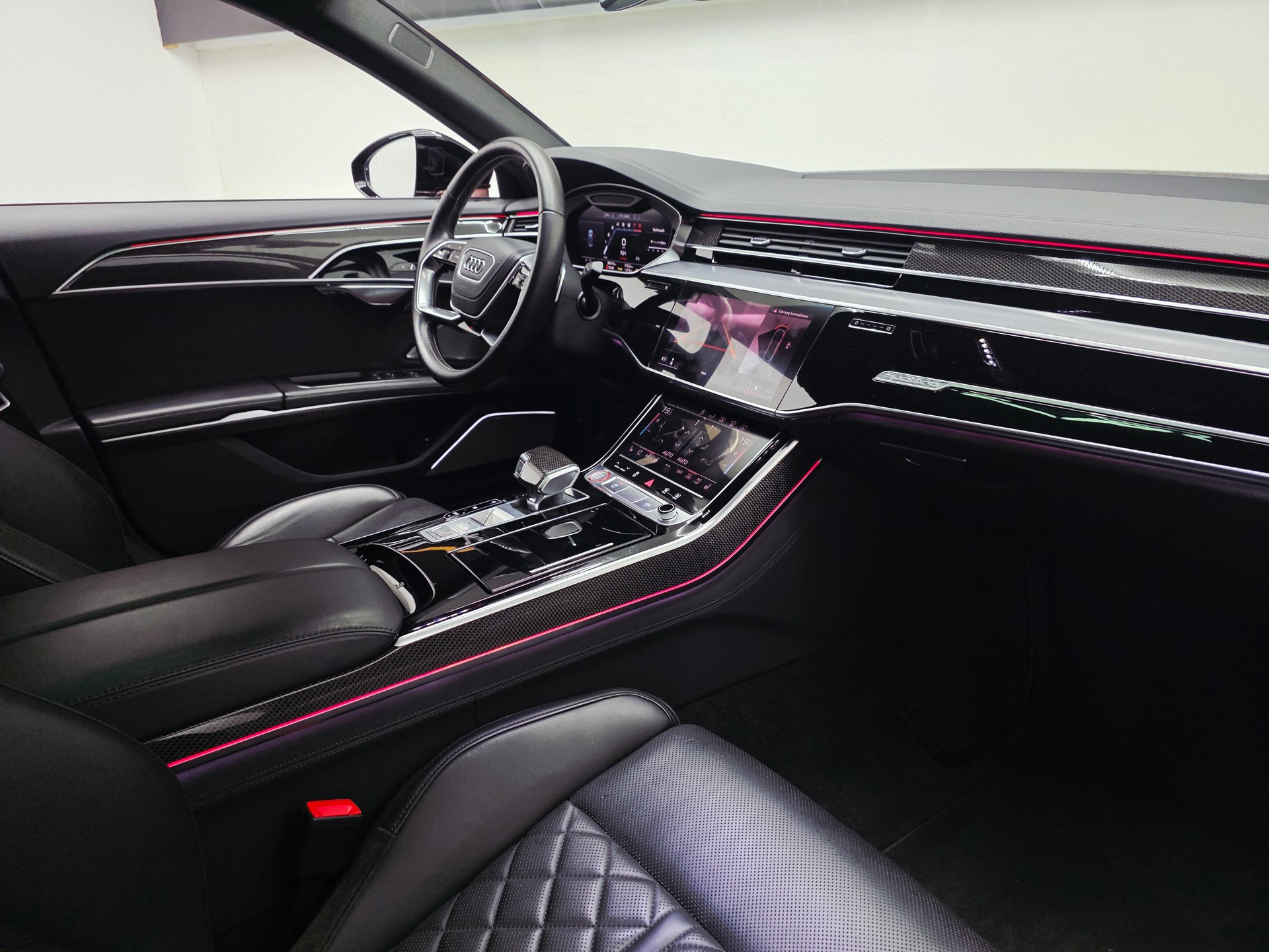 AUDI S8 TFSI quattro tiptronic*1. HAND*EXCLUSIVE LACK*21 ZOLL*SPORTSITZE*B&O 3D*KARBON*-image-13